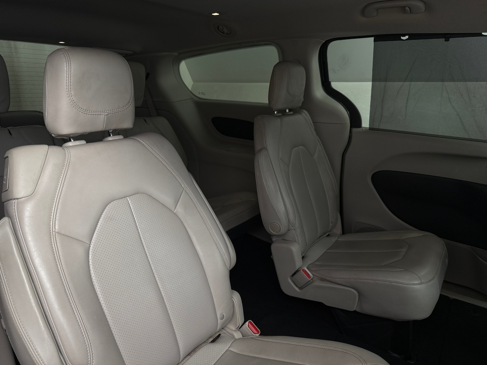 Thumbnail: 2021 Chrysler Voyager - 5