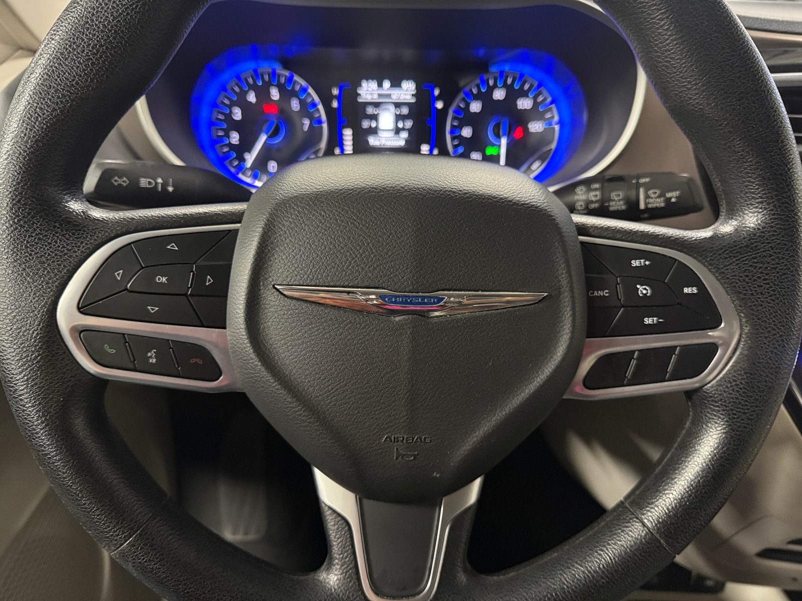 Thumbnail: 2021 Chrysler Voyager - 4