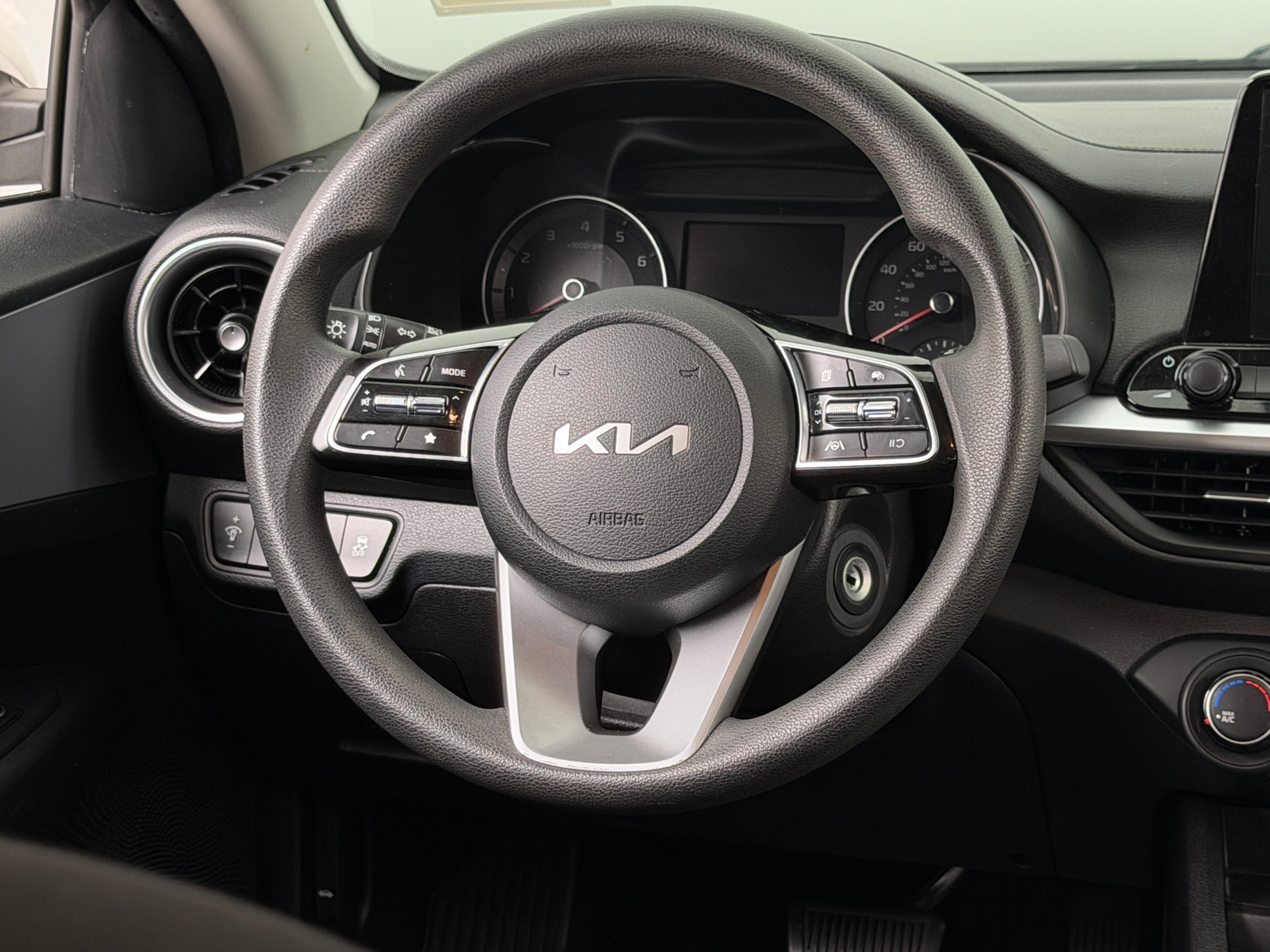 Thumbnail: 2022 Kia Forte - 5