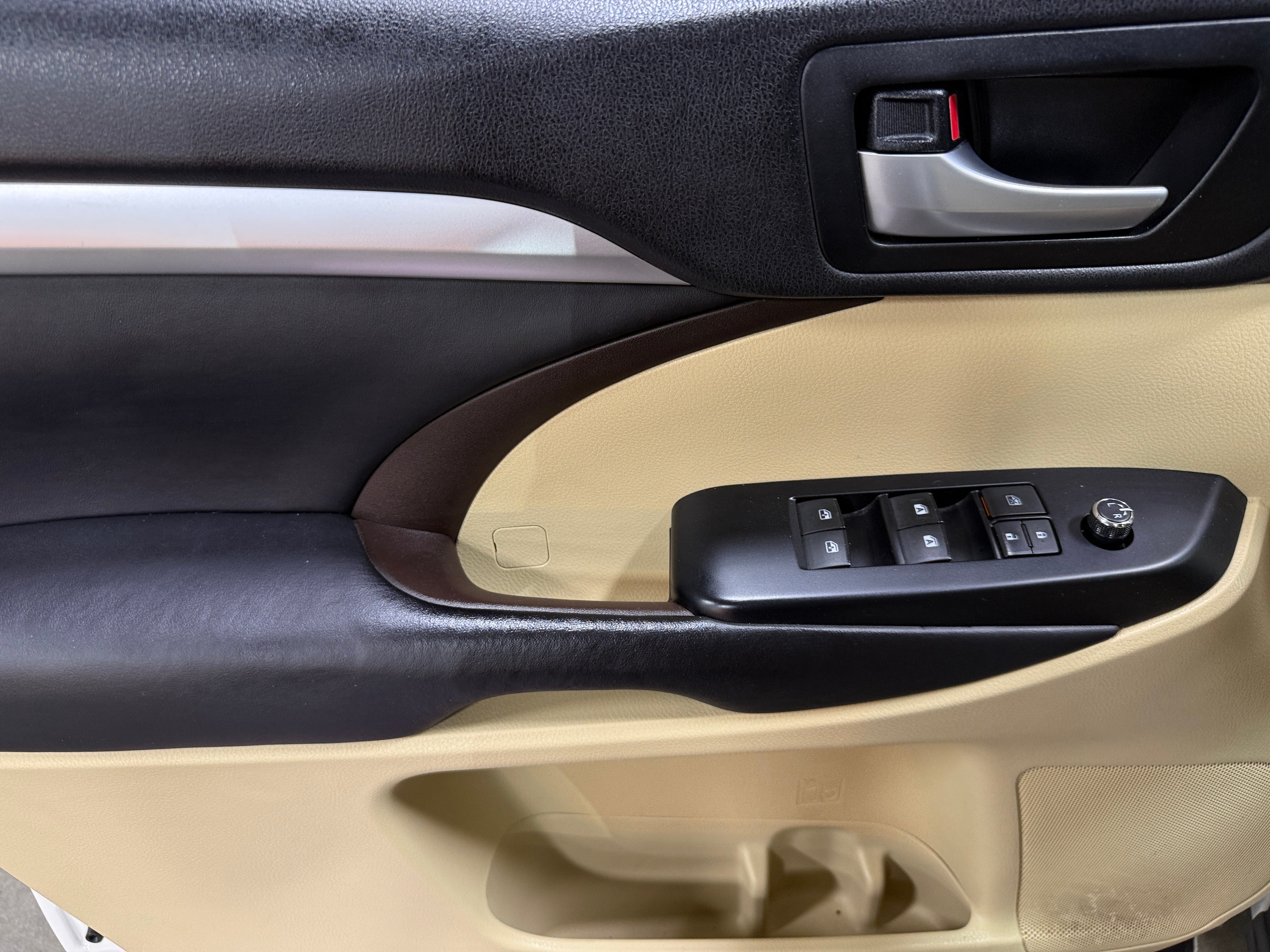 2016 Toyota Highlander XLE - Photo 4