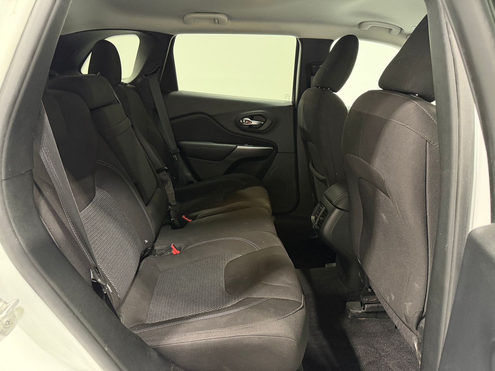 Thumbnail: 2019 Jeep Cherokee - 6