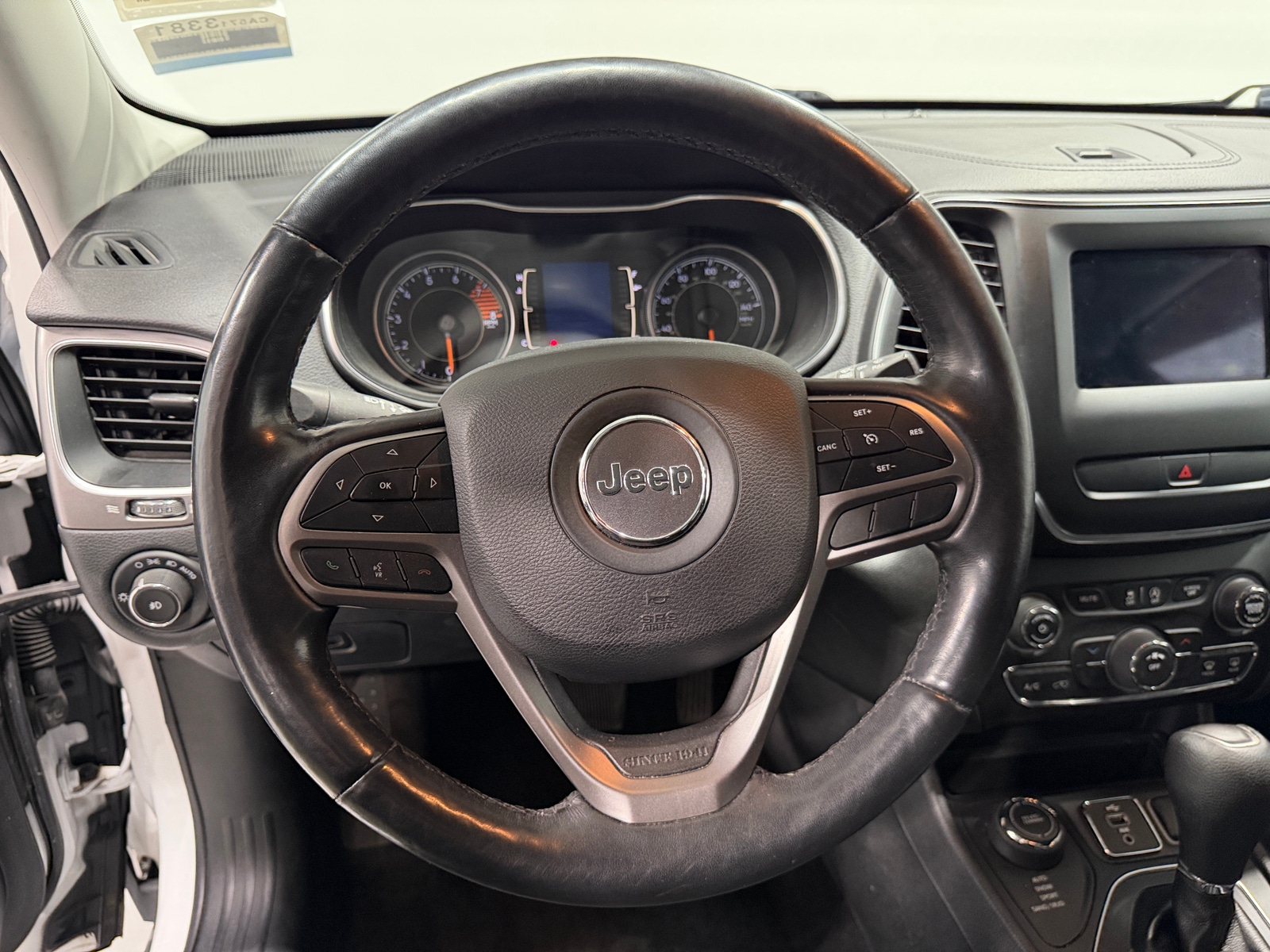 Thumbnail: 2019 Jeep Cherokee - 5