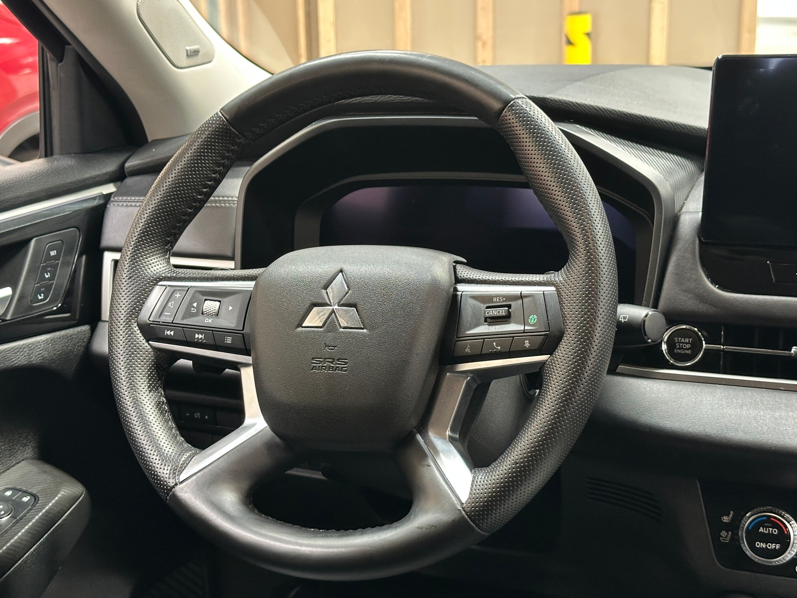 Thumbnail: 2025 Mitsubishi Outlander - 5