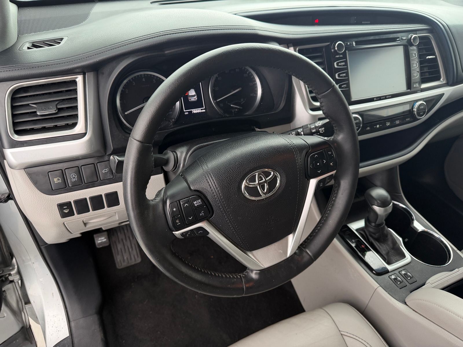 Thumbnail: 2017 Toyota Highlander - 4