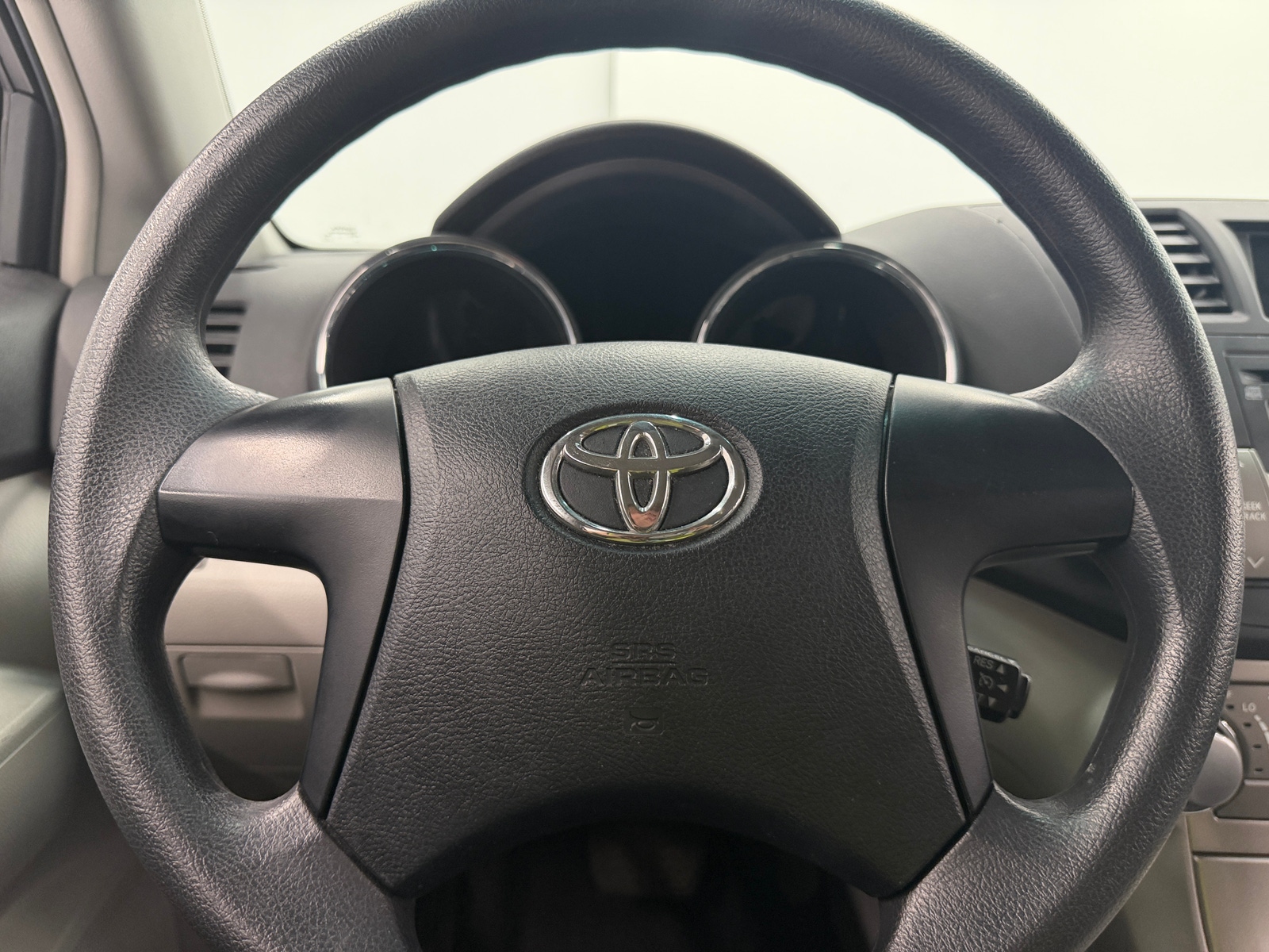 Thumbnail: 2012 Toyota Highlander - 4