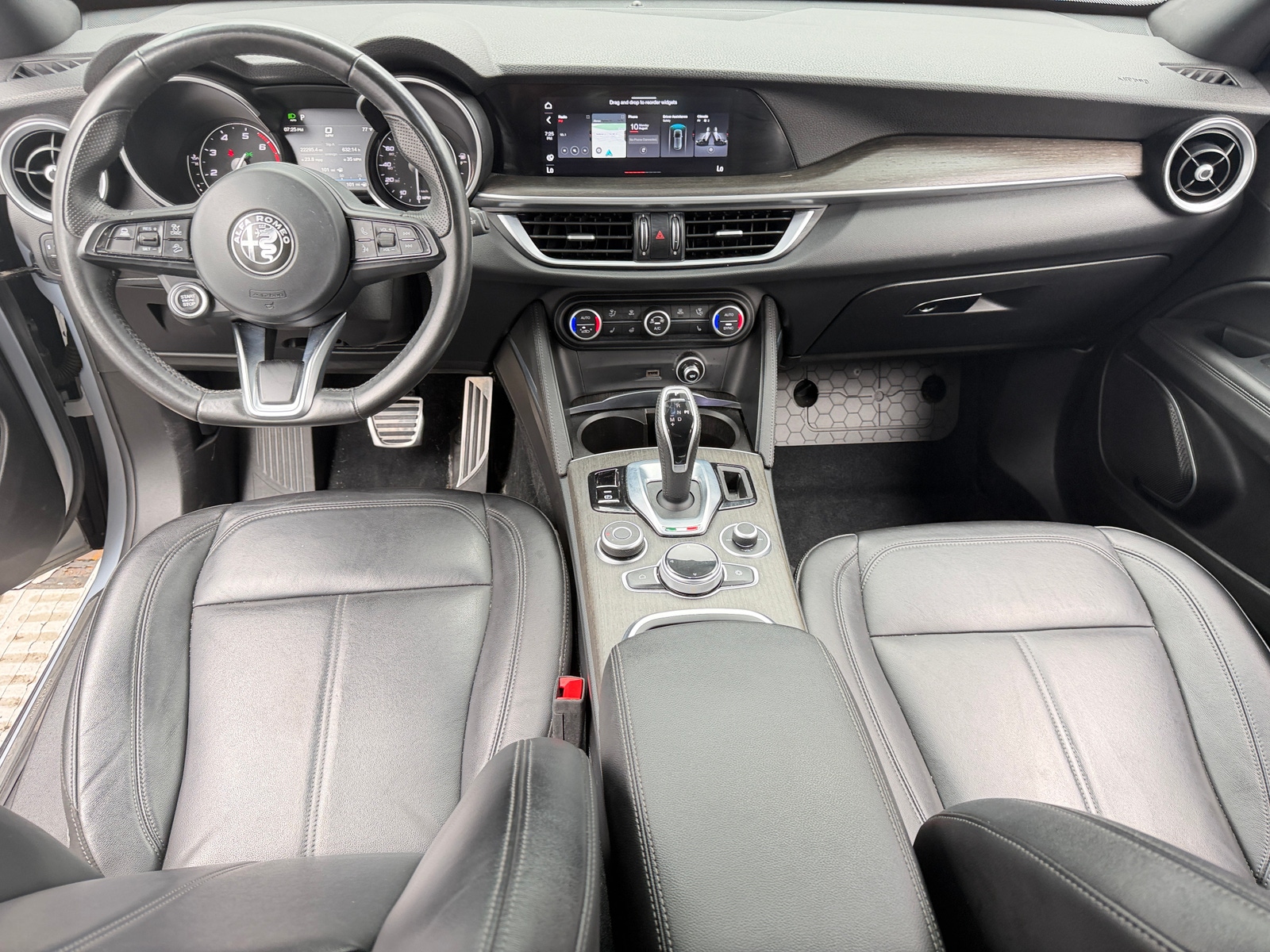 Thumbnail: 2022 Alfa Romeo Stelvio - 2