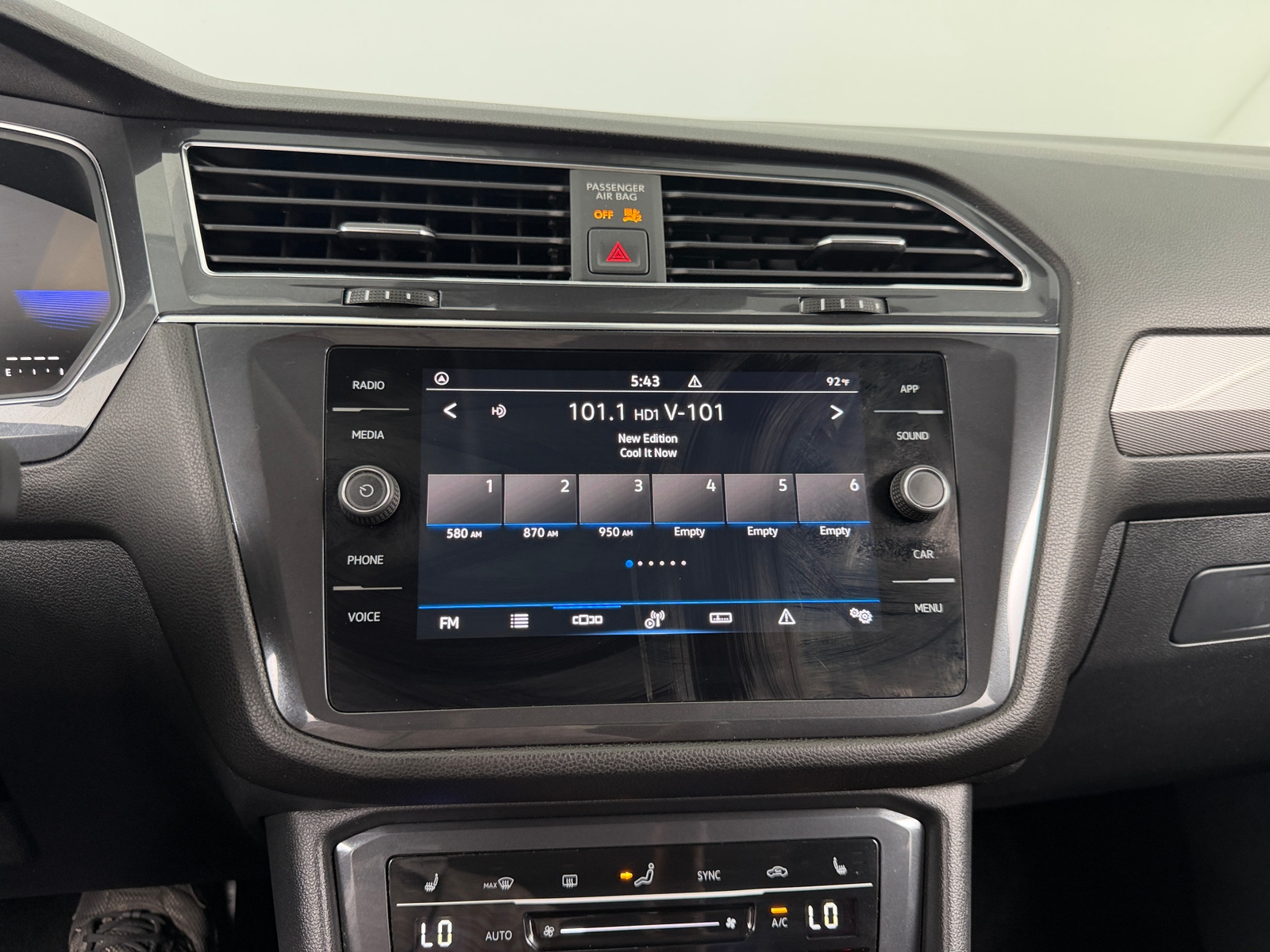 Thumbnail: 2023 Volkswagen Tiguan - 3