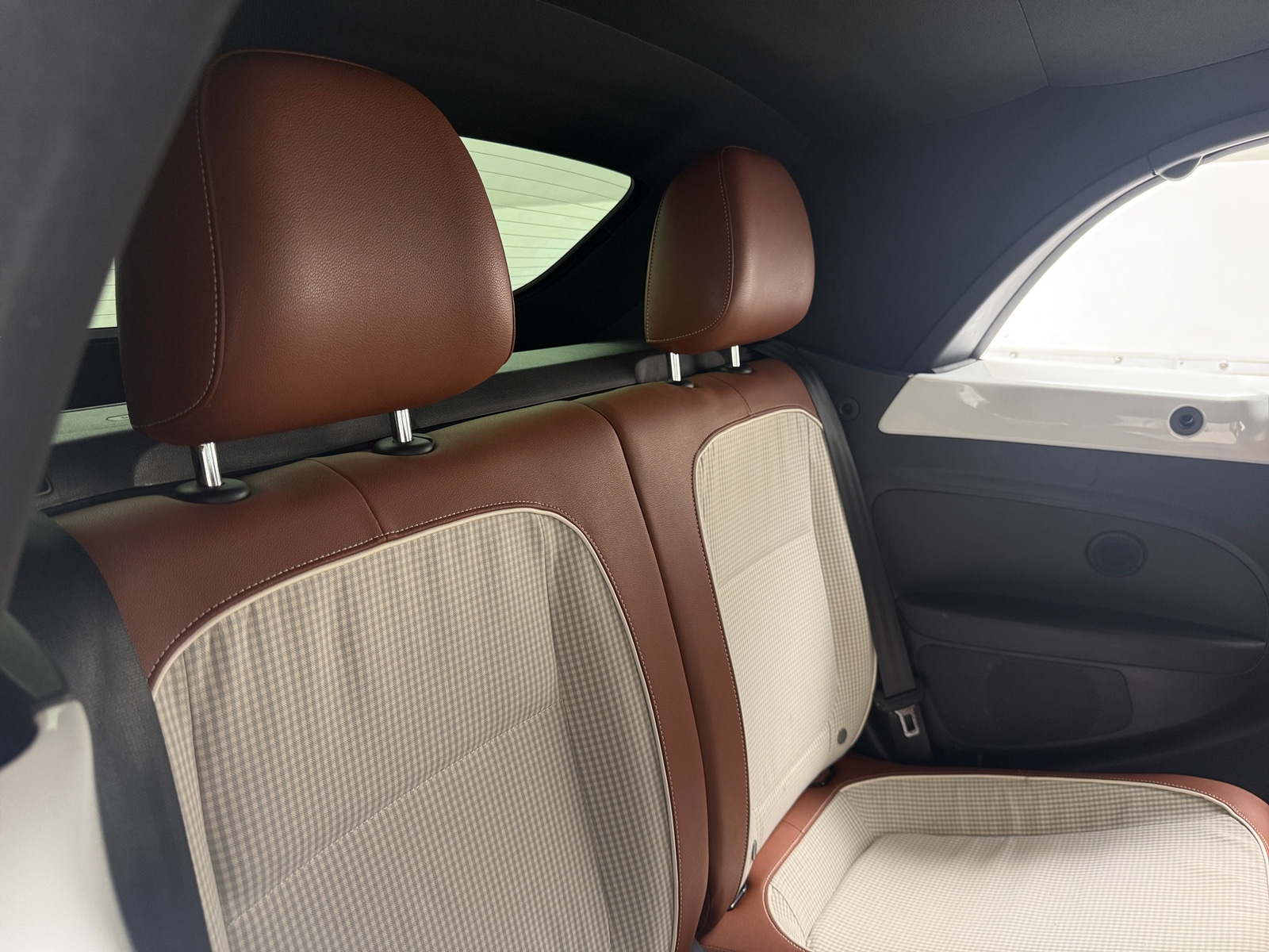 Thumbnail: 2015 Volkswagen Beetle - 5