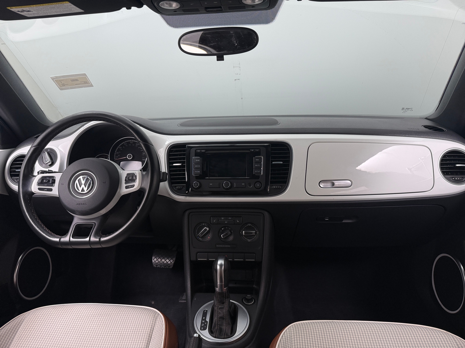 Thumbnail: 2015 Volkswagen Beetle - 2