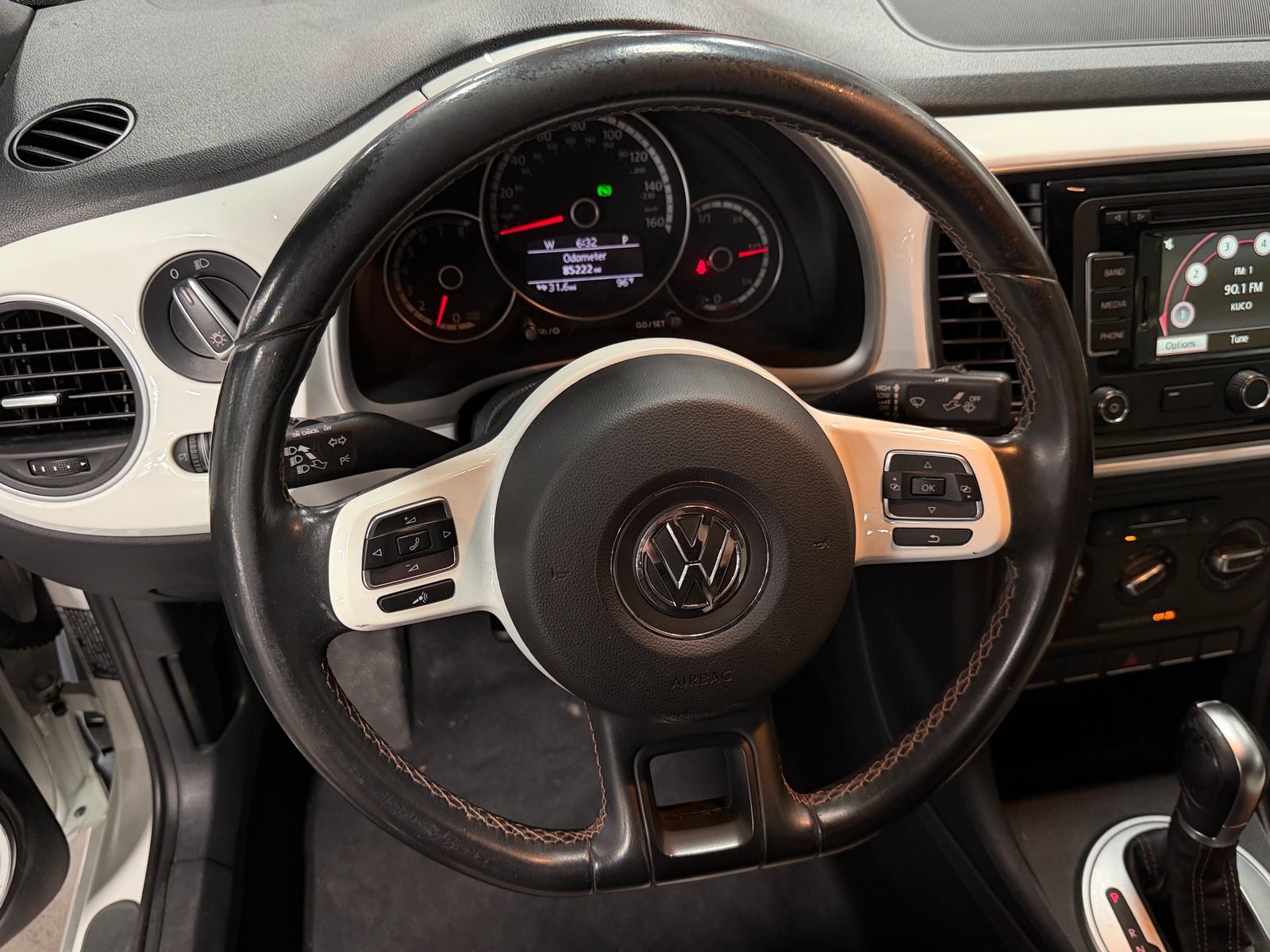 Thumbnail: 2015 Volkswagen Beetle - 4