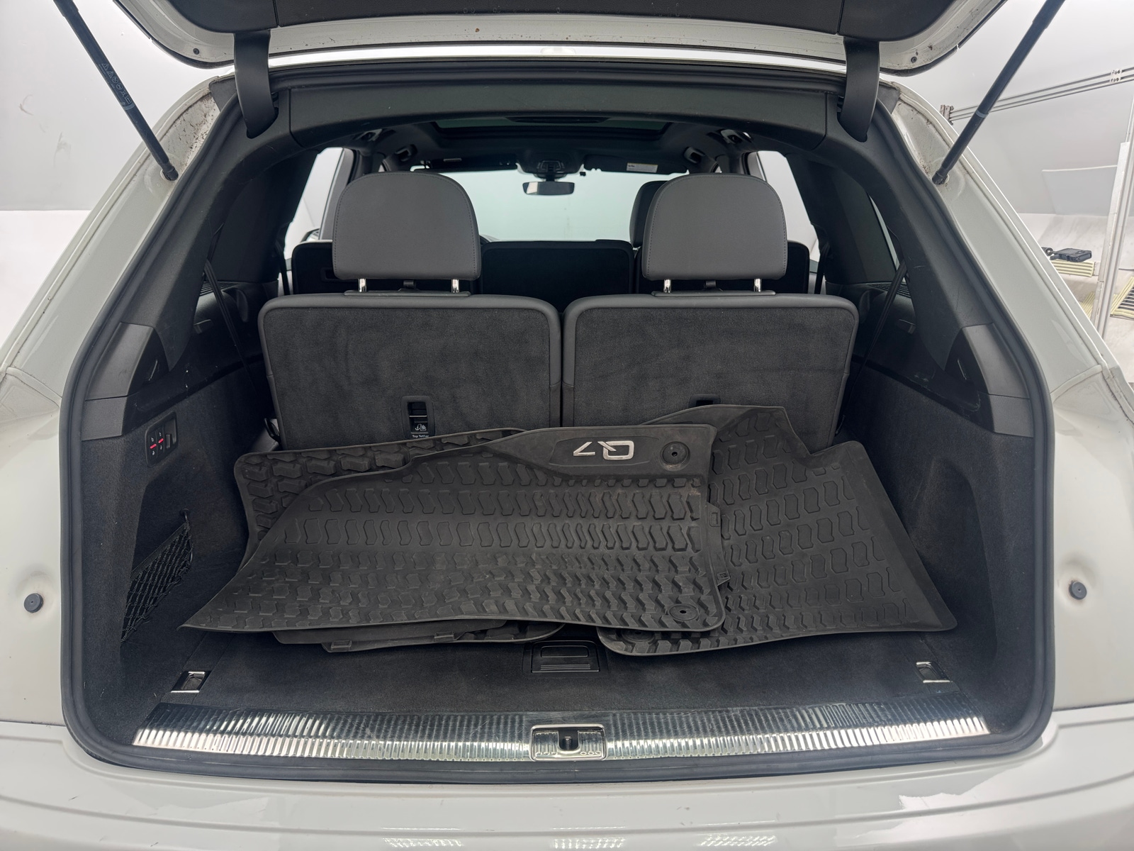 Thumbnail: 2021 Audi Q7 - 6