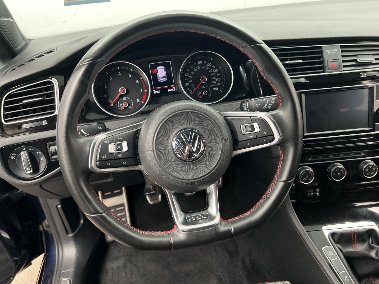 Thumbnail: 2019 Volkswagen Golf - 5