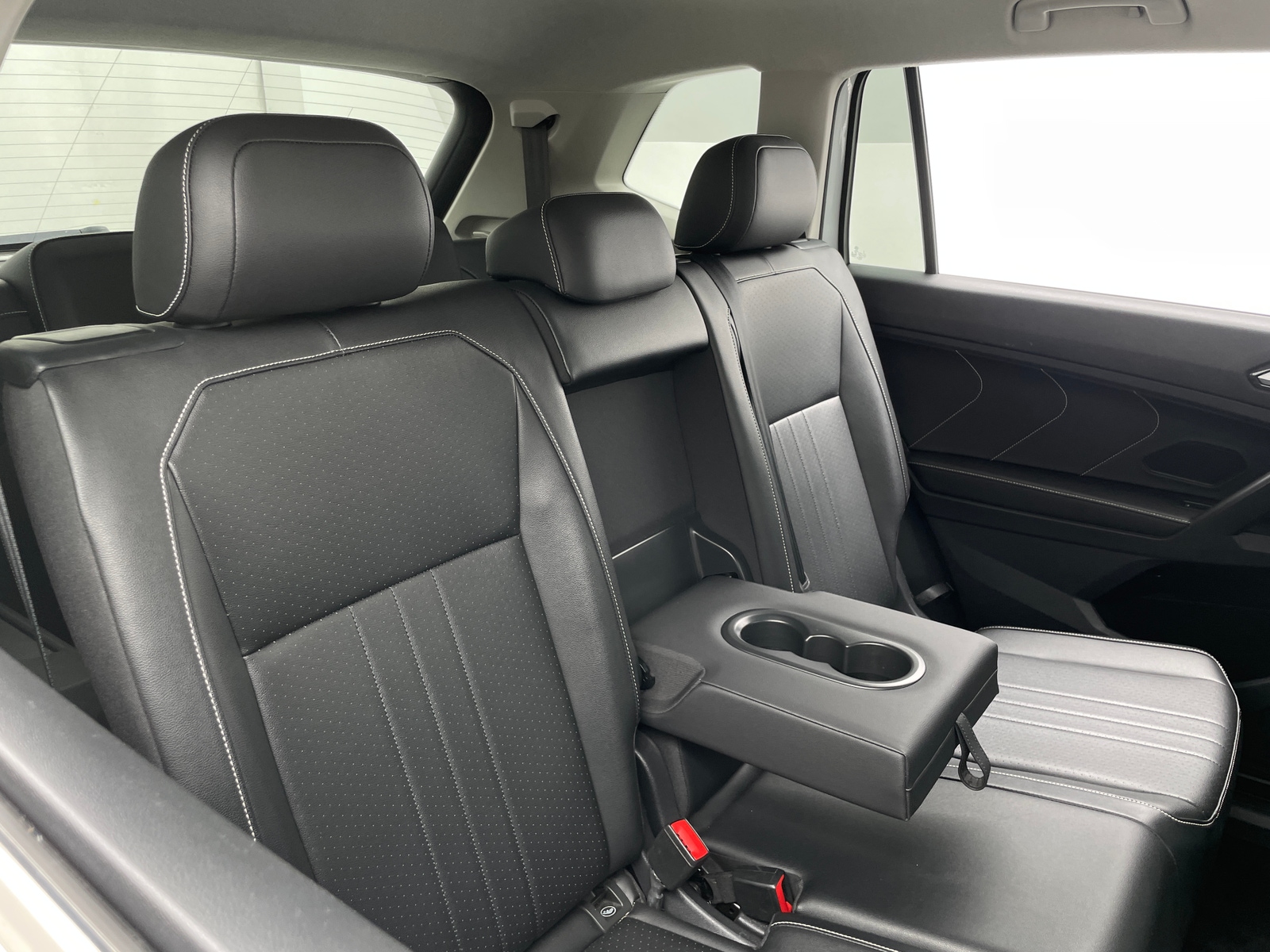 Thumbnail: 2022 Volkswagen Tiguan - 5
