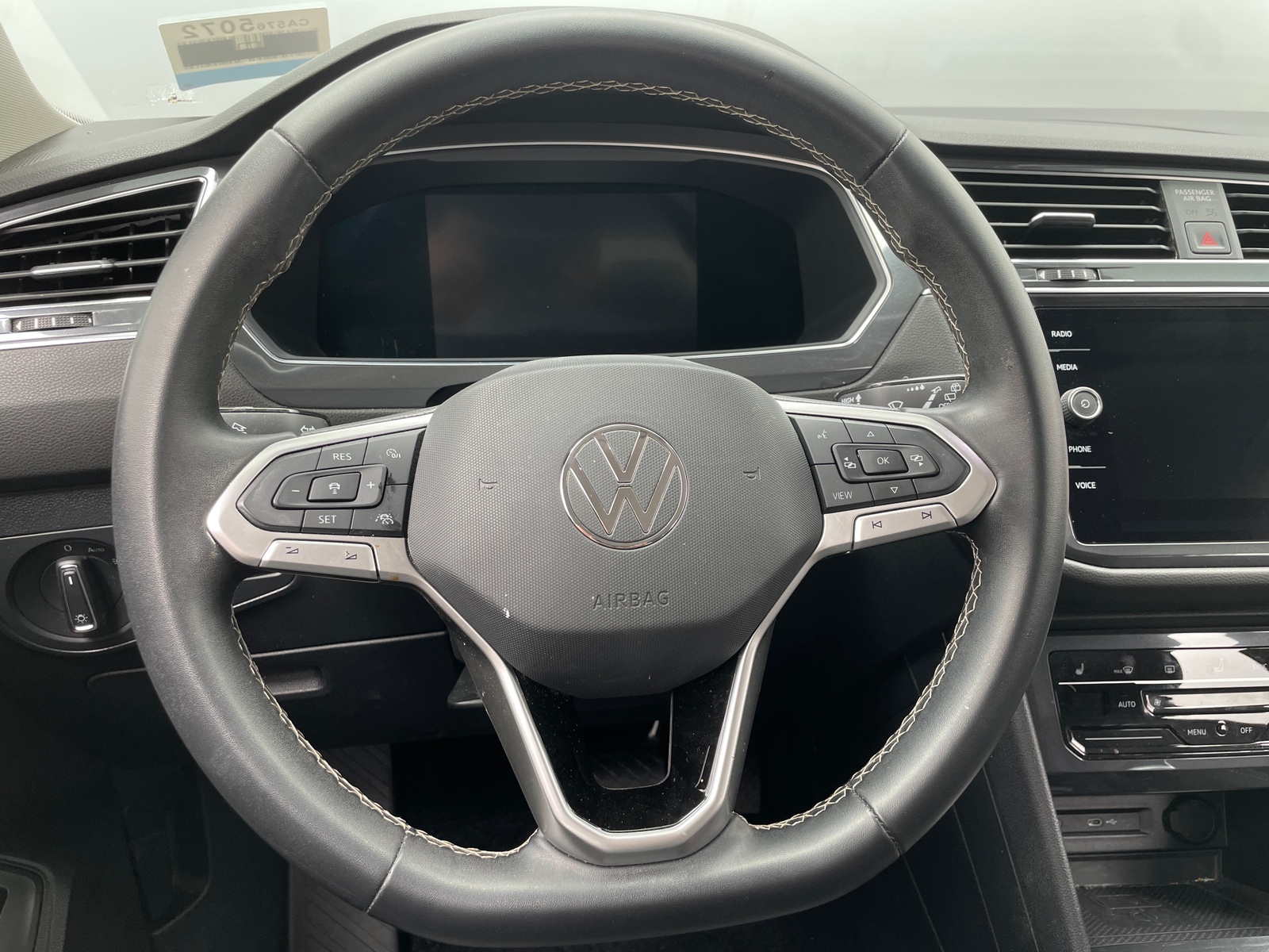Thumbnail: 2022 Volkswagen Tiguan - 4
