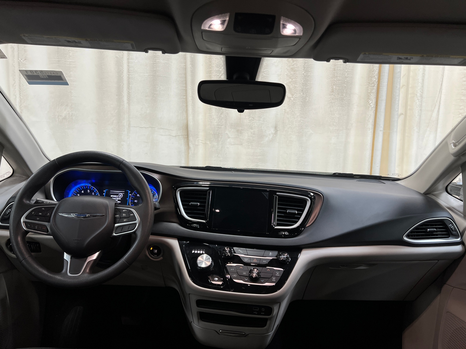Thumbnail: 2017 Chrysler Pacifica - 3