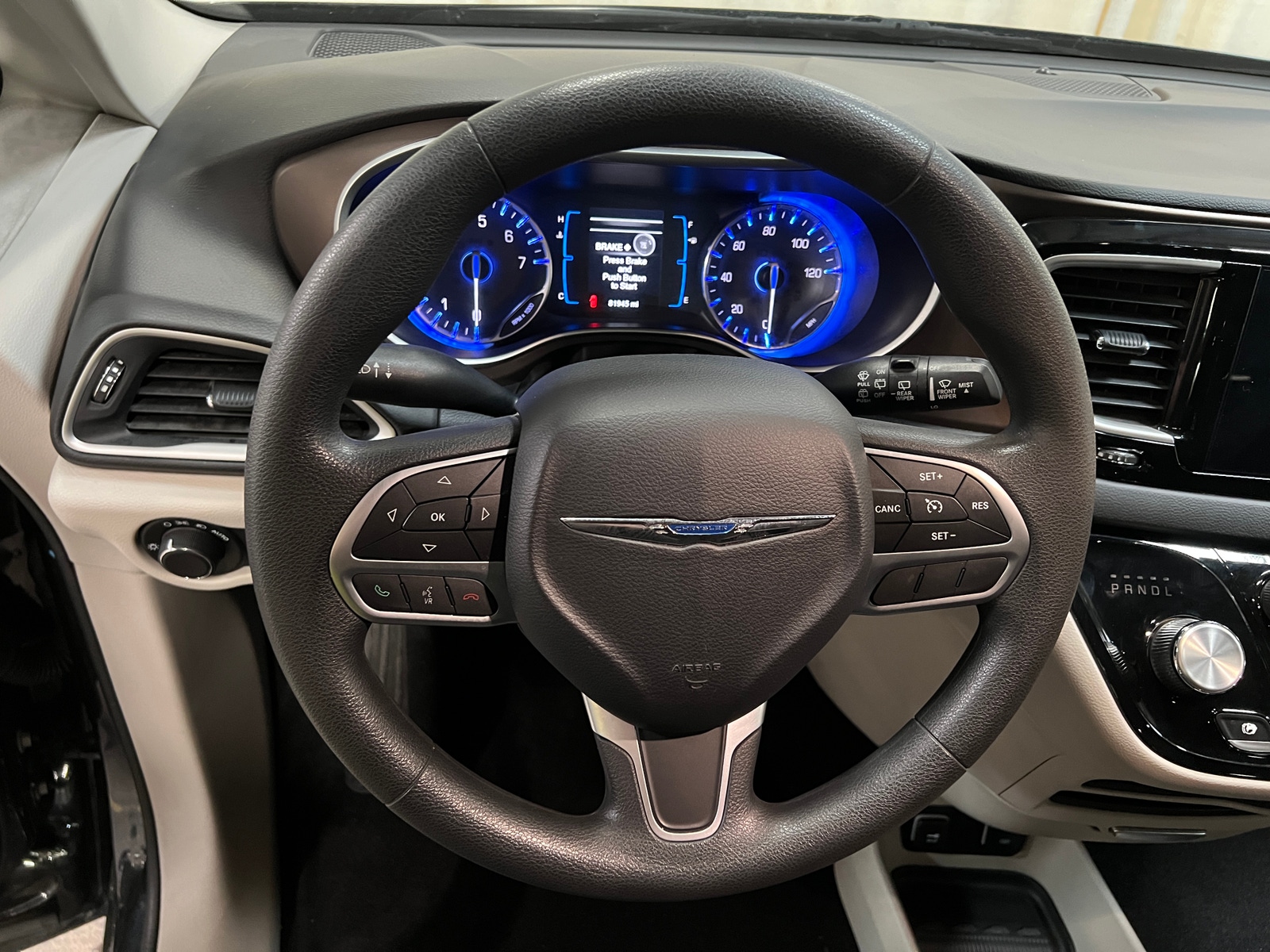 Thumbnail: 2017 Chrysler Pacifica - 5
