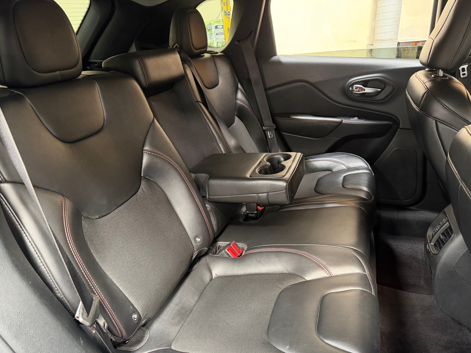Thumbnail: 2019 Jeep Cherokee - 6