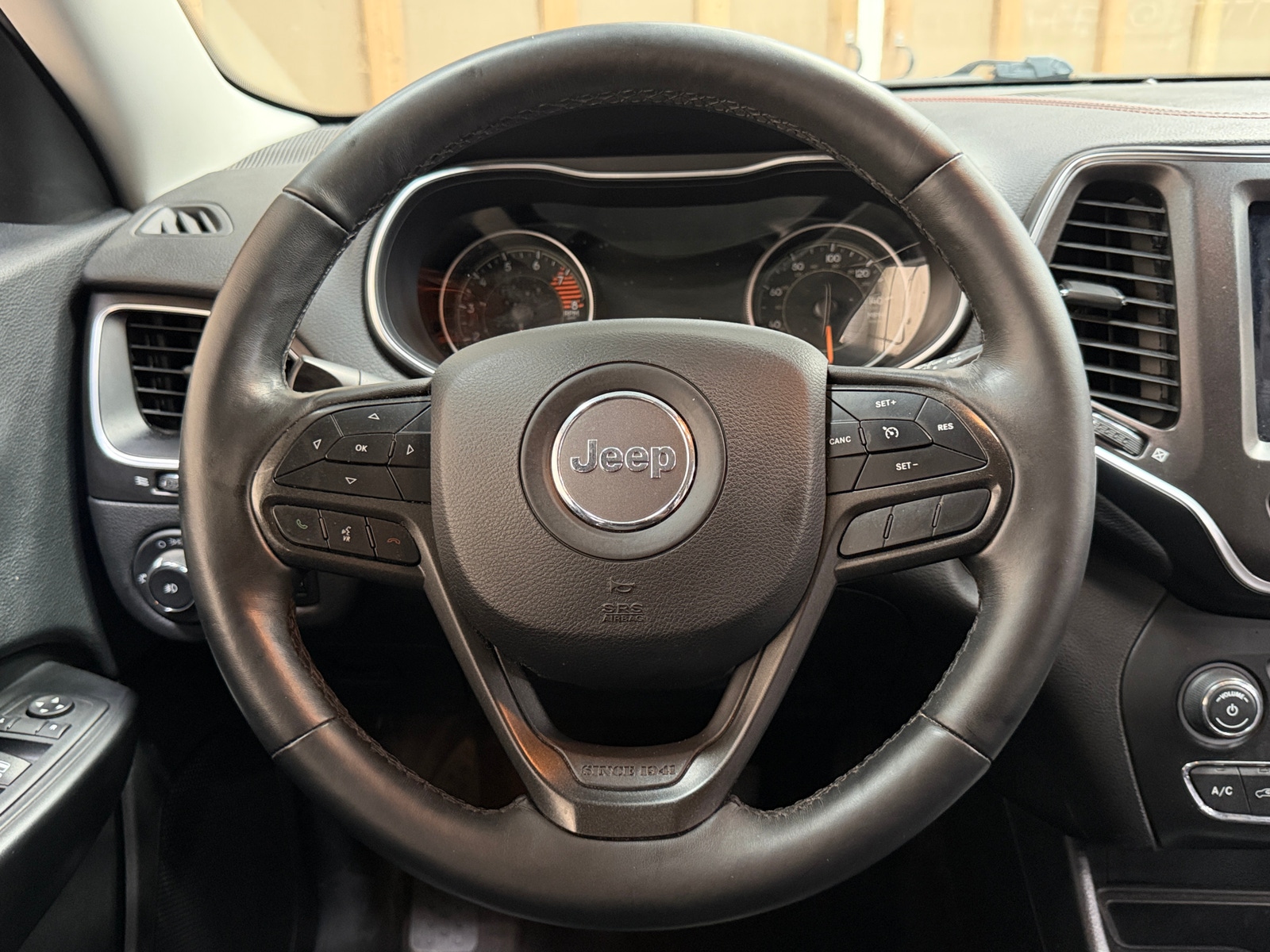 Thumbnail: 2019 Jeep Cherokee - 5