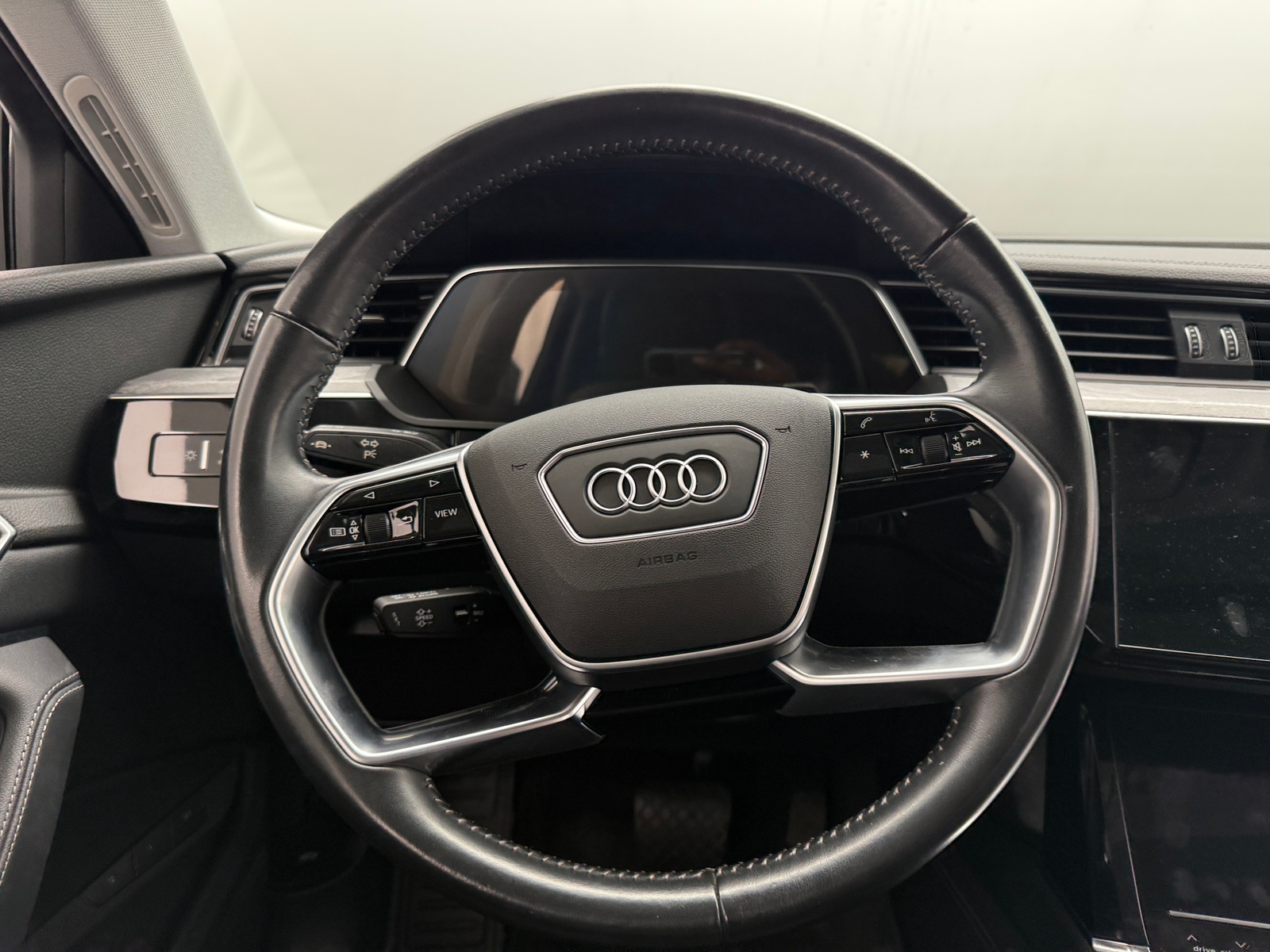 Thumbnail: 2021 Audi e-tron - 4