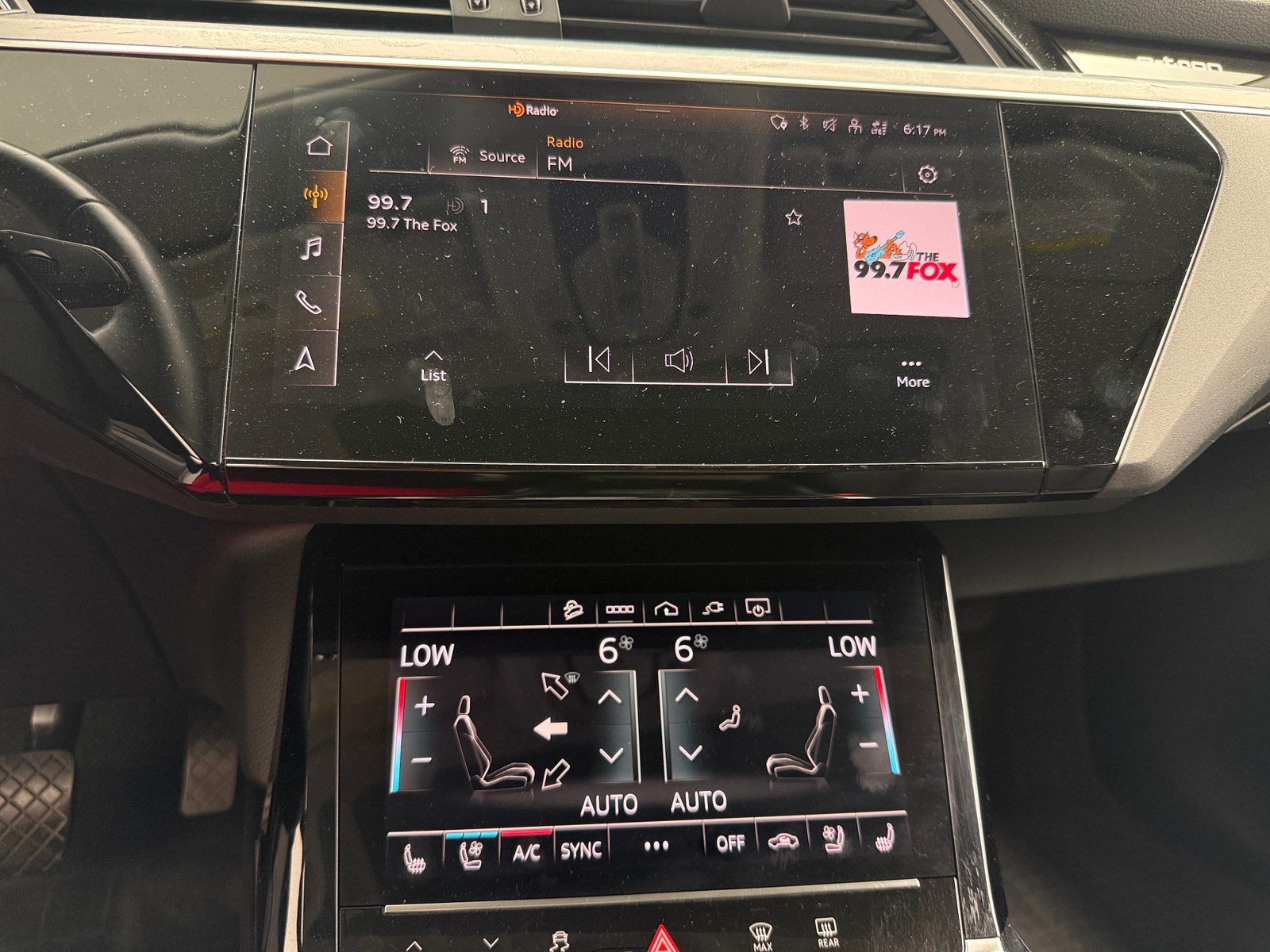 Thumbnail: 2021 Audi e-tron - 3