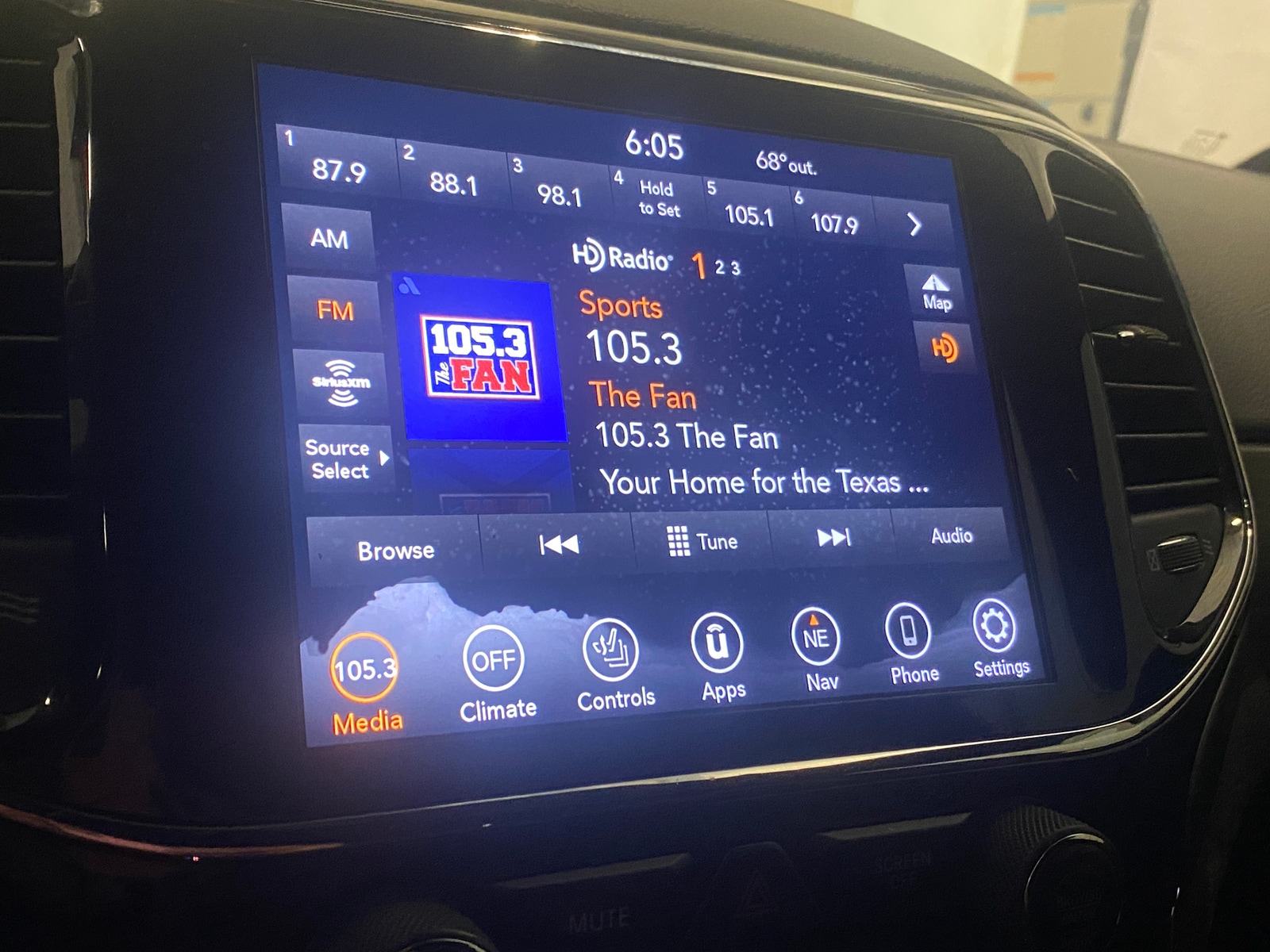 Thumbnail: 2021 Jeep Grand Cherokee - 3