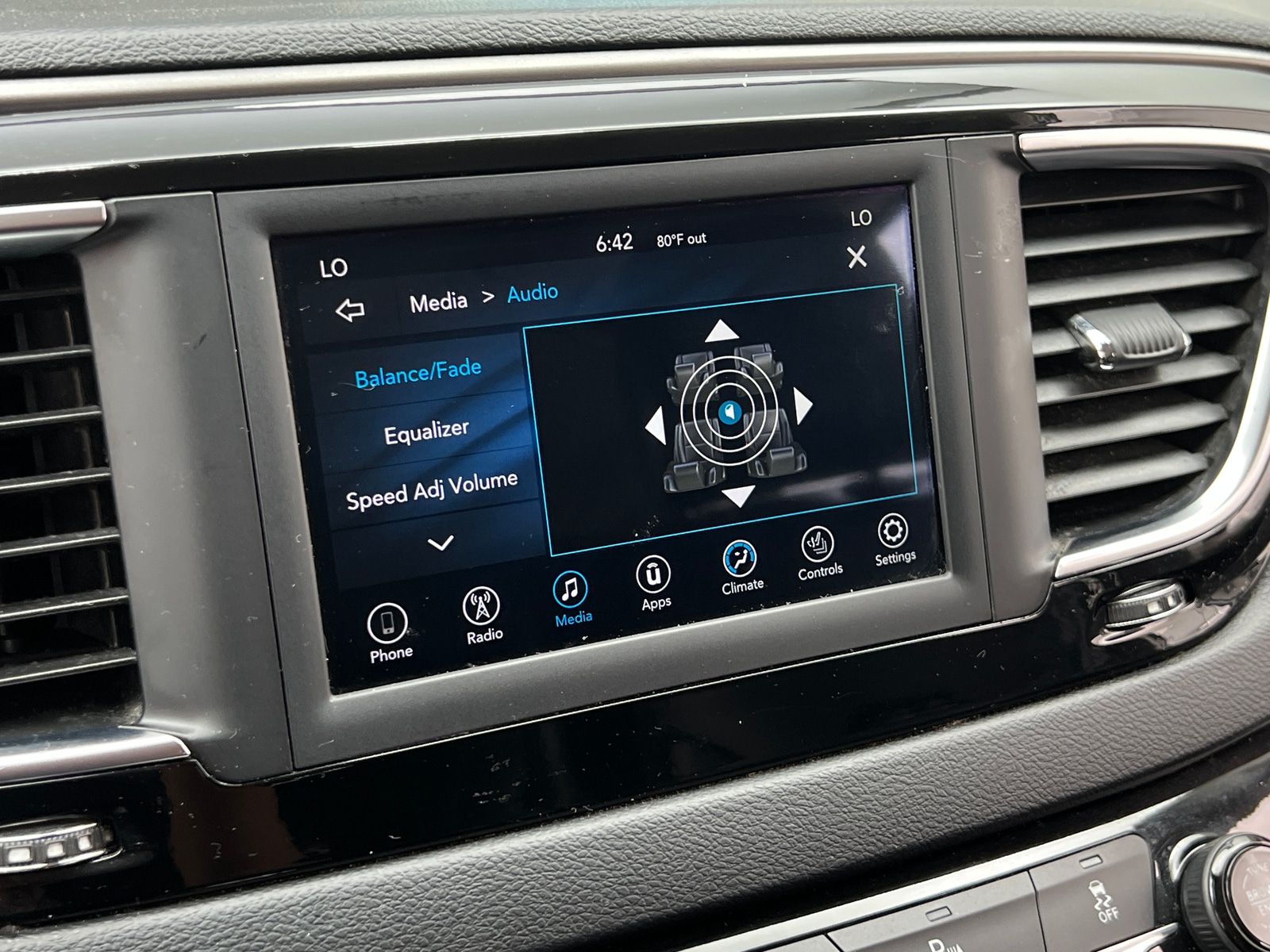 Thumbnail: 2020 Chrysler Pacifica - 3