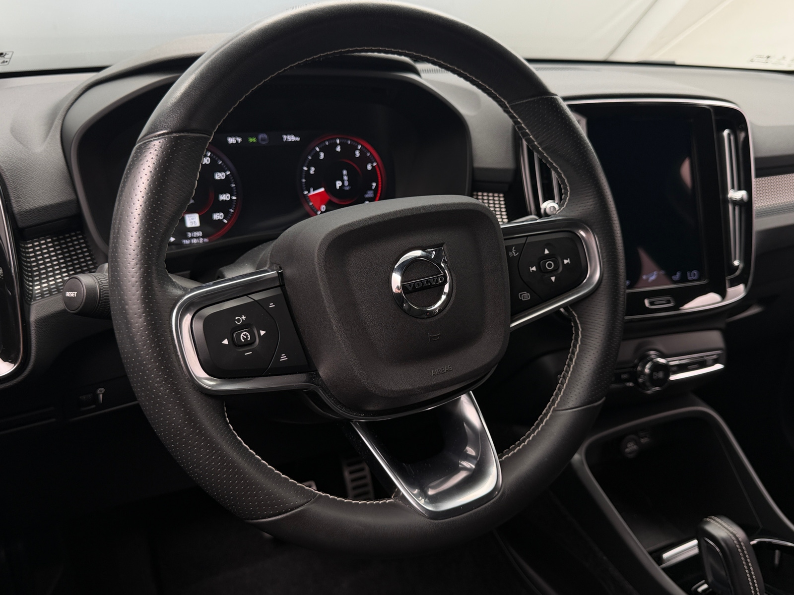 Thumbnail: 2021 Volvo XC40 - 4