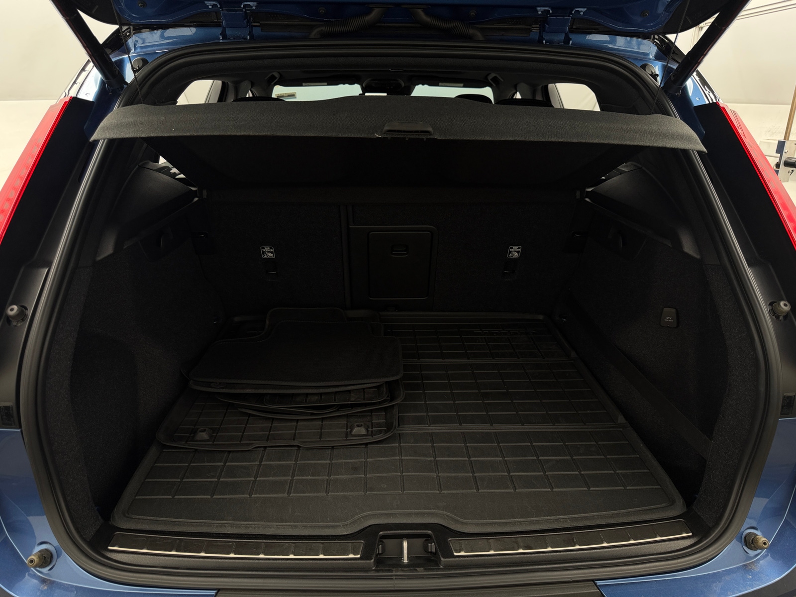 Thumbnail: 2021 Volvo XC40 - 6
