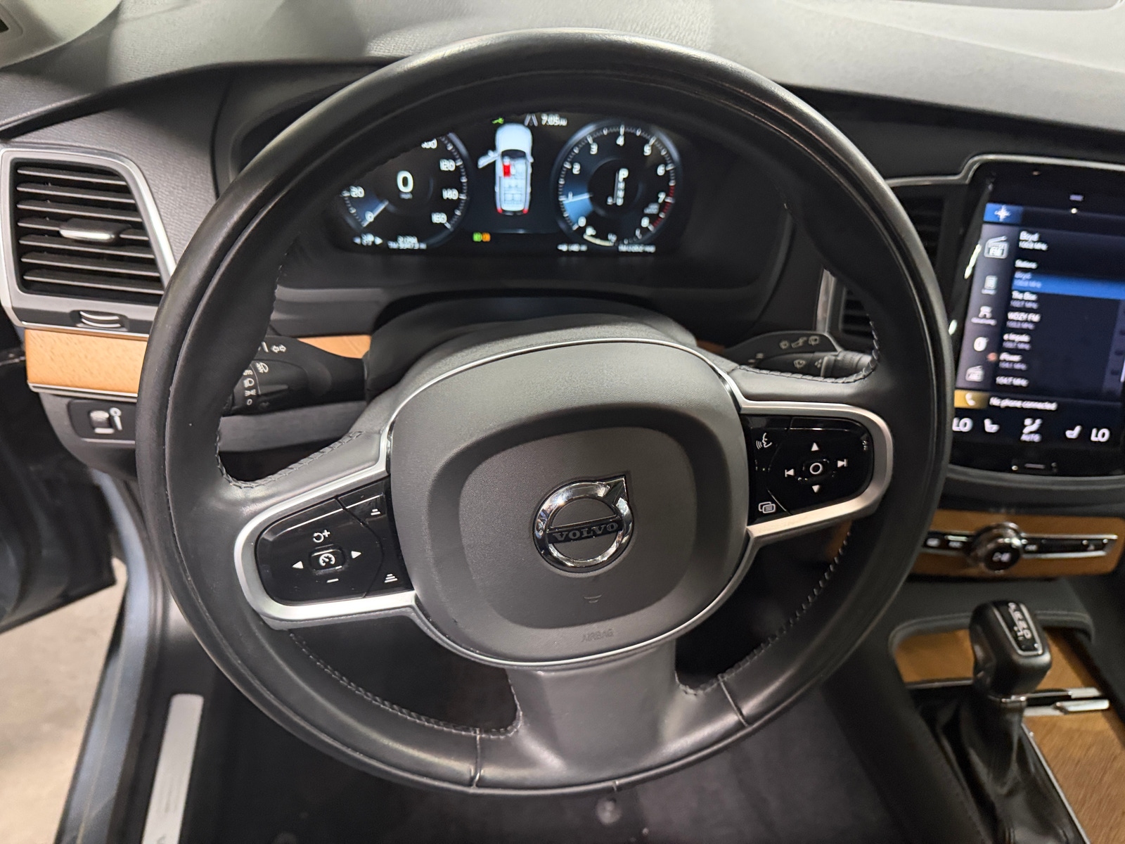 Thumbnail: 2022 Volvo XC90 - 4
