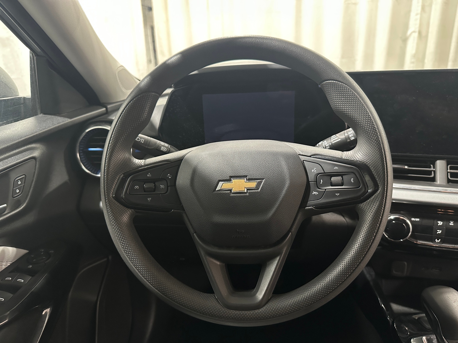 Thumbnail: 2025 Chevrolet Trax - 4