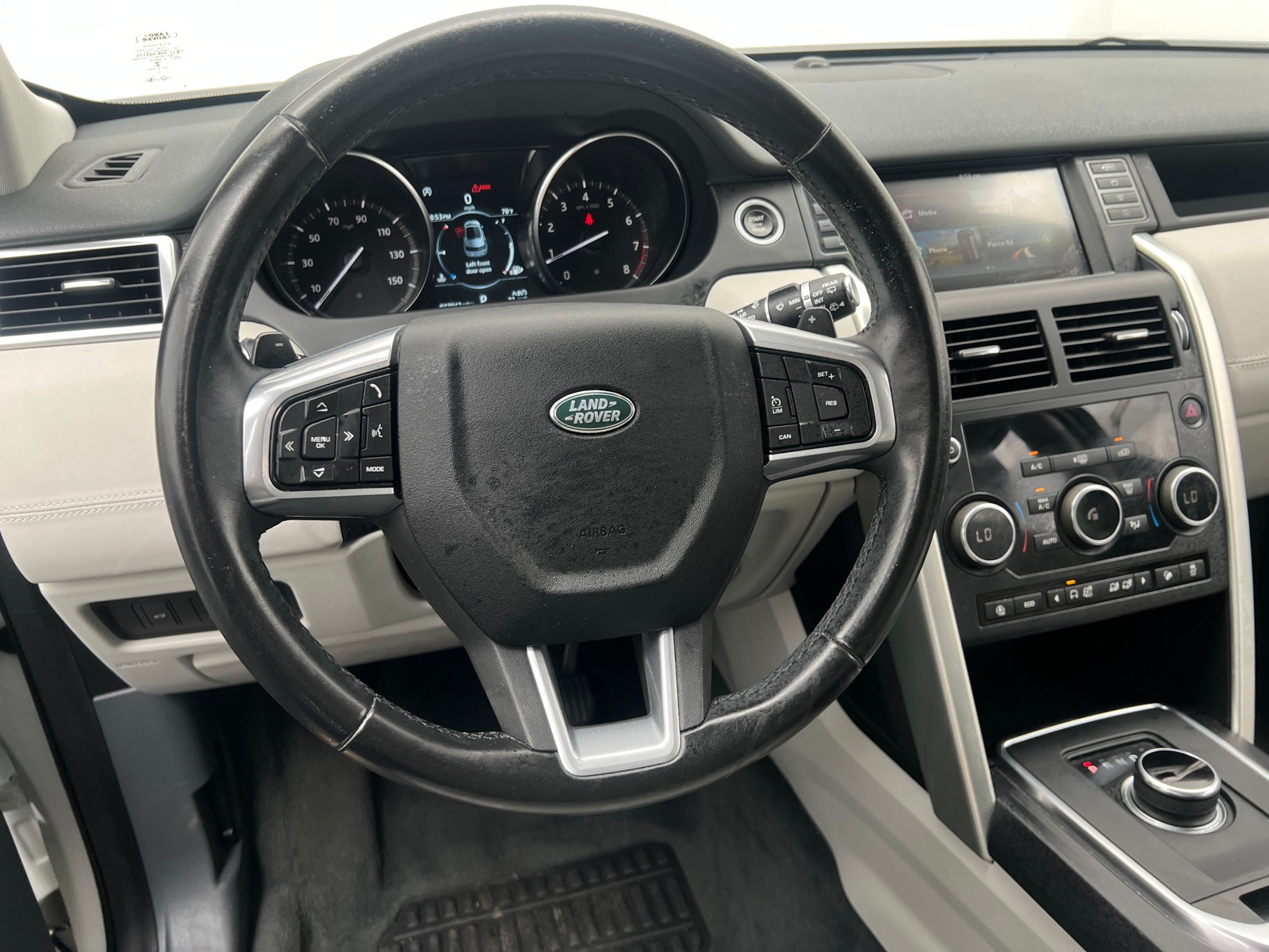 Thumbnail: 2019 Land Rover Discovery Sport - 4