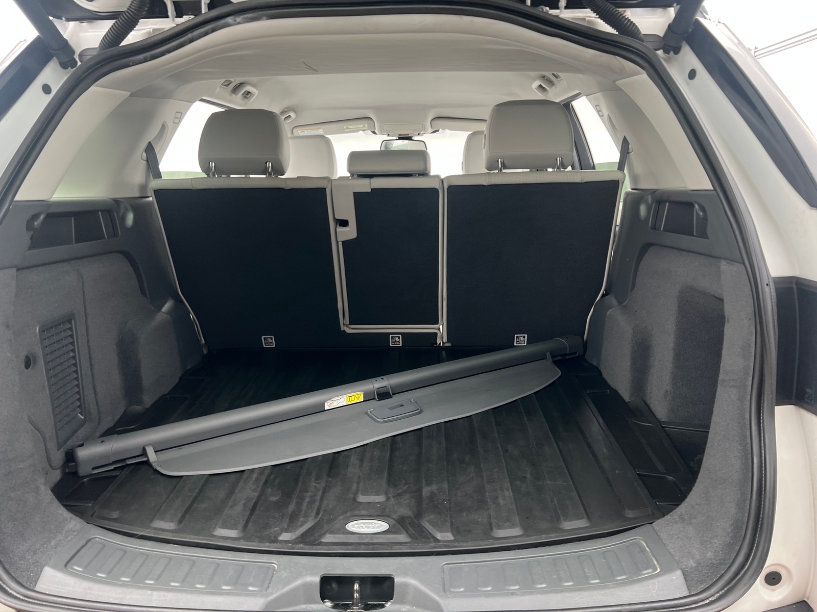 Thumbnail: 2019 Land Rover Discovery Sport - 6
