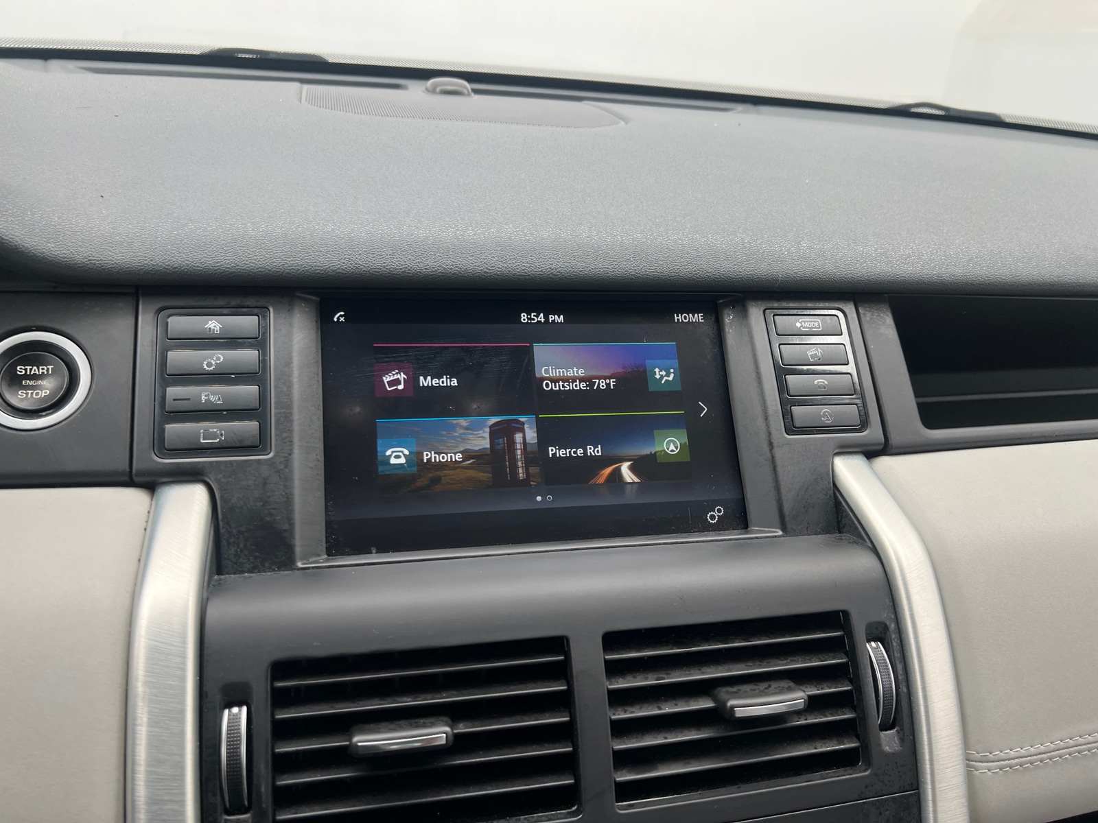 Thumbnail: 2019 Land Rover Discovery Sport - 3