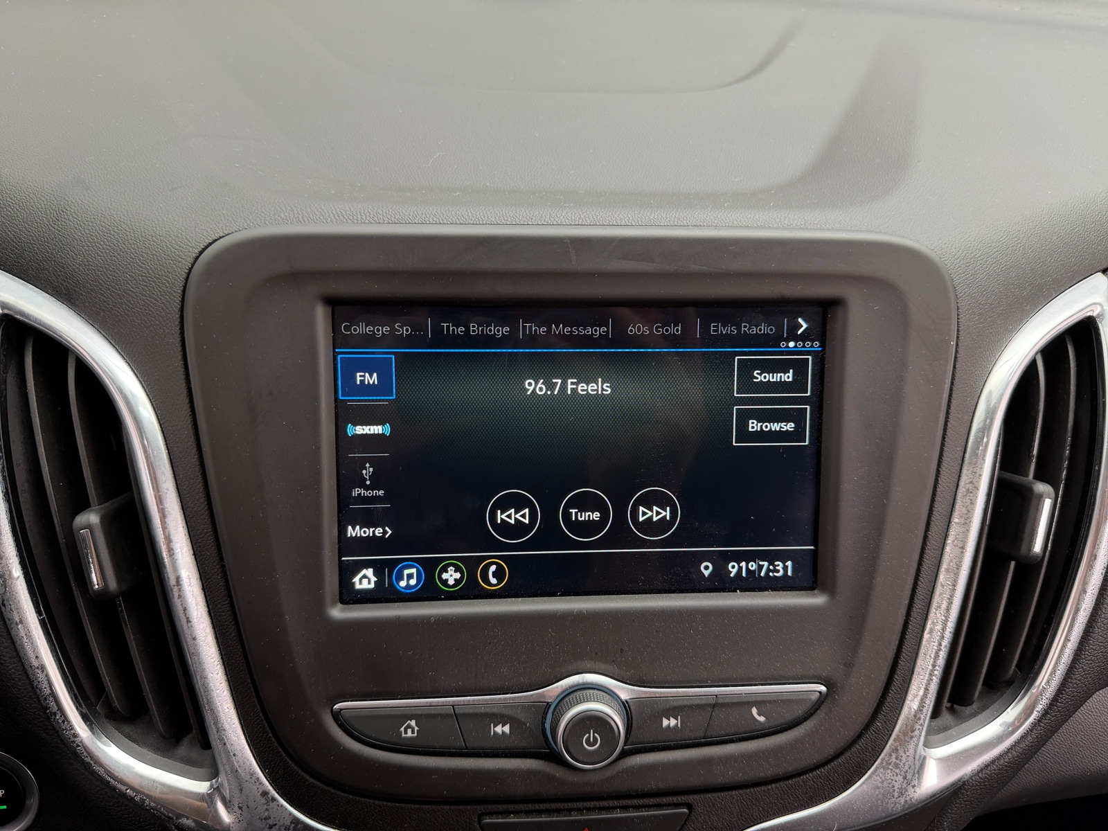 Thumbnail: 2019 Chevrolet Equinox - 4