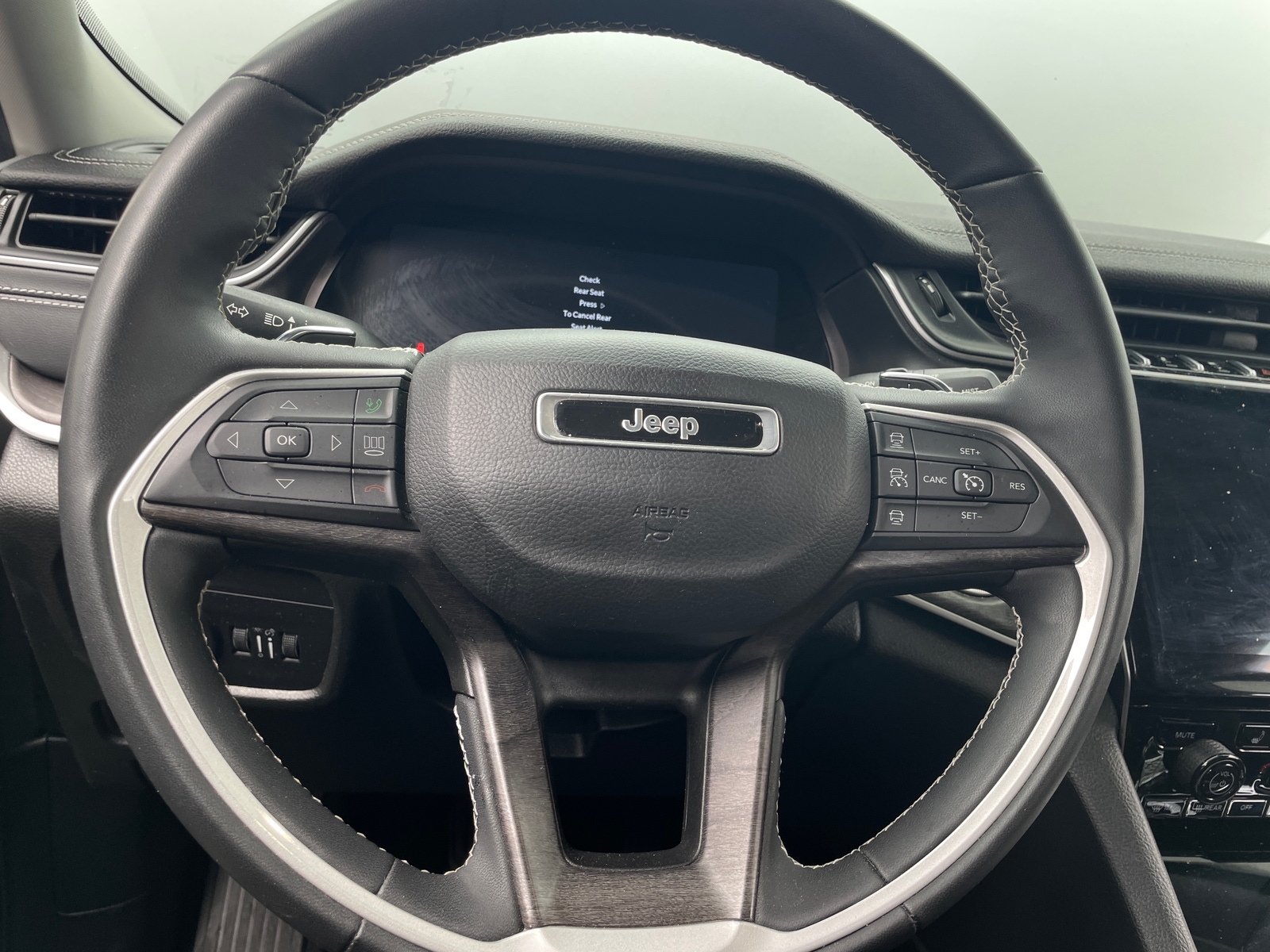 Thumbnail: 2023 Jeep Grand Cherokee L - 4