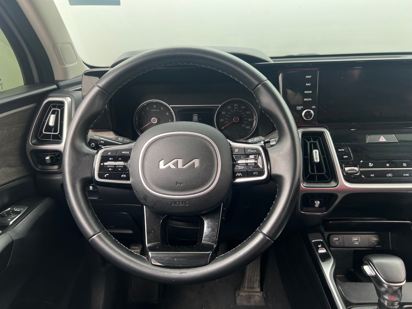 Thumbnail: 2022 Kia Sorento - 4