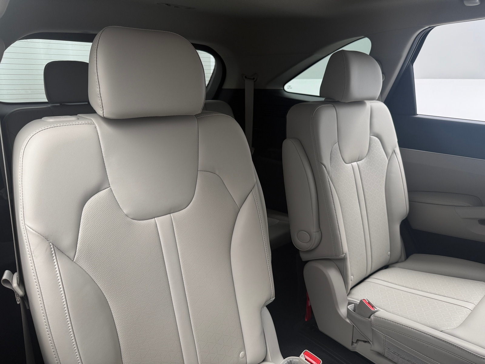 Thumbnail: 2023 Kia Sorento - 5