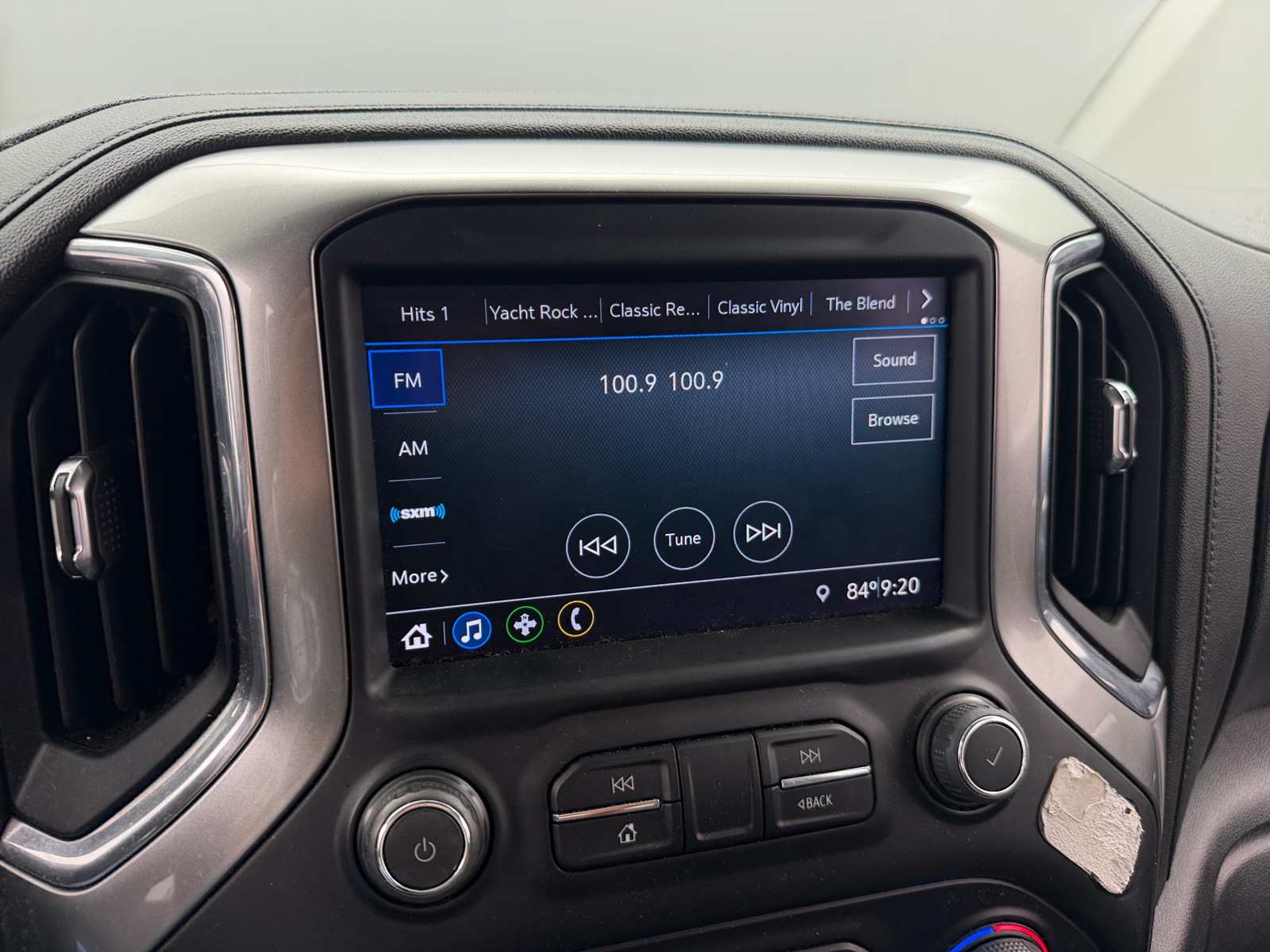 Thumbnail: 2022 Chevrolet Silverado 1500 - 4