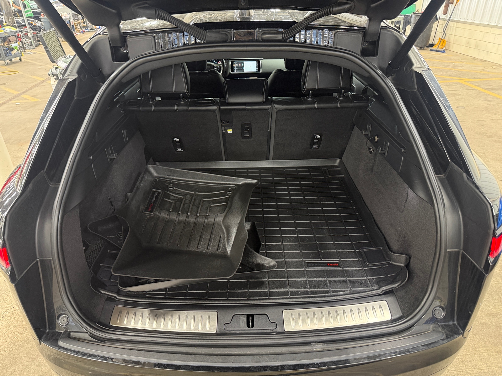 Thumbnail: 2021 Land Rover Range Rover Velar - 6