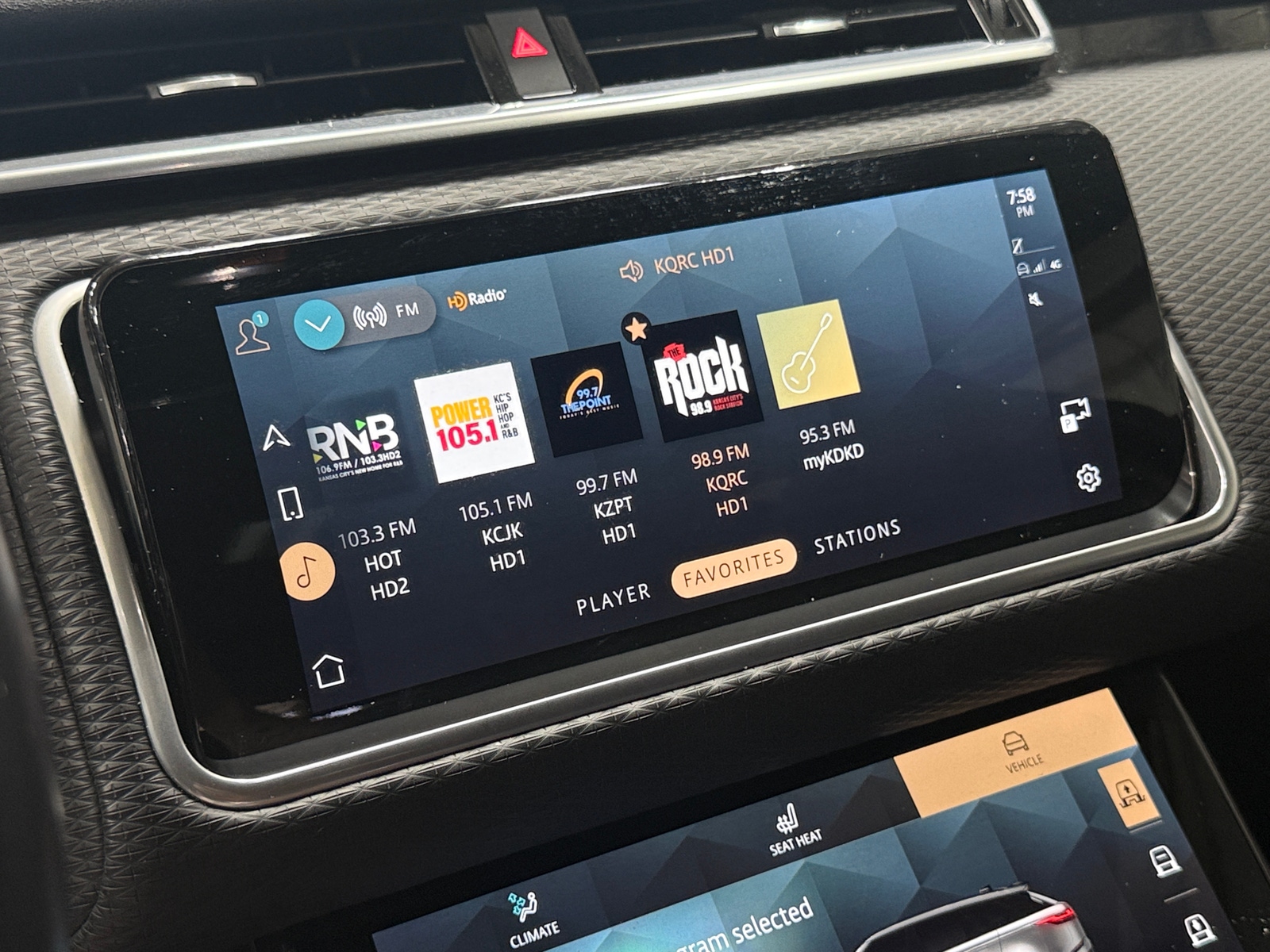 Thumbnail: 2021 Land Rover Range Rover Velar - 3