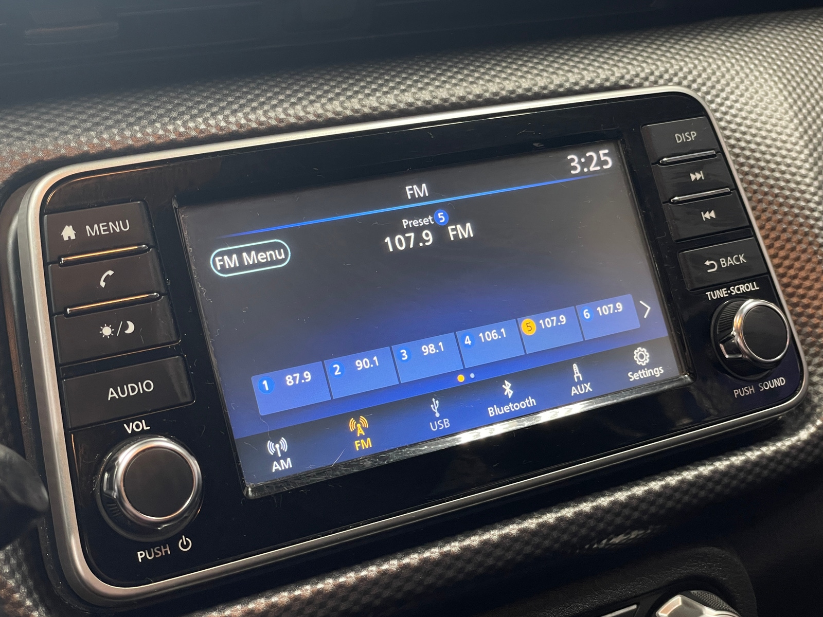 Thumbnail: 2019 Nissan Kicks - 4