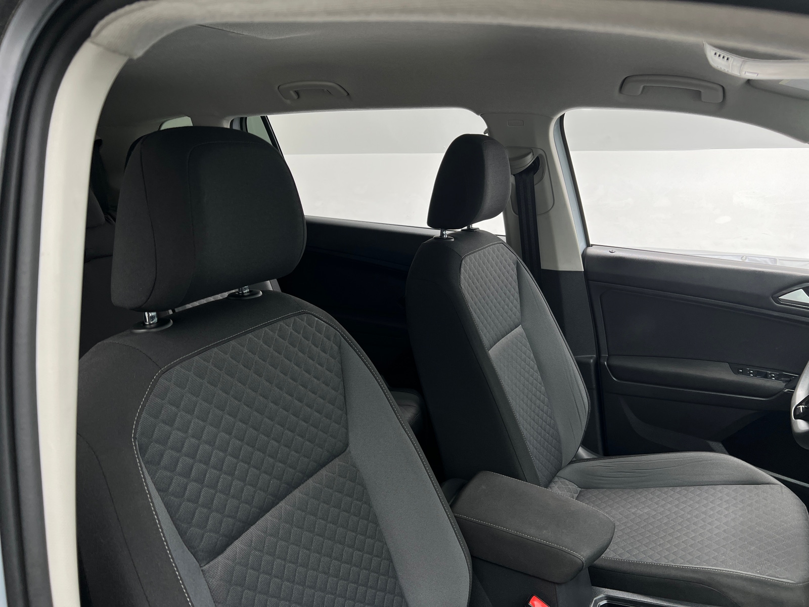 Thumbnail: 2018 Volkswagen Tiguan - 2
