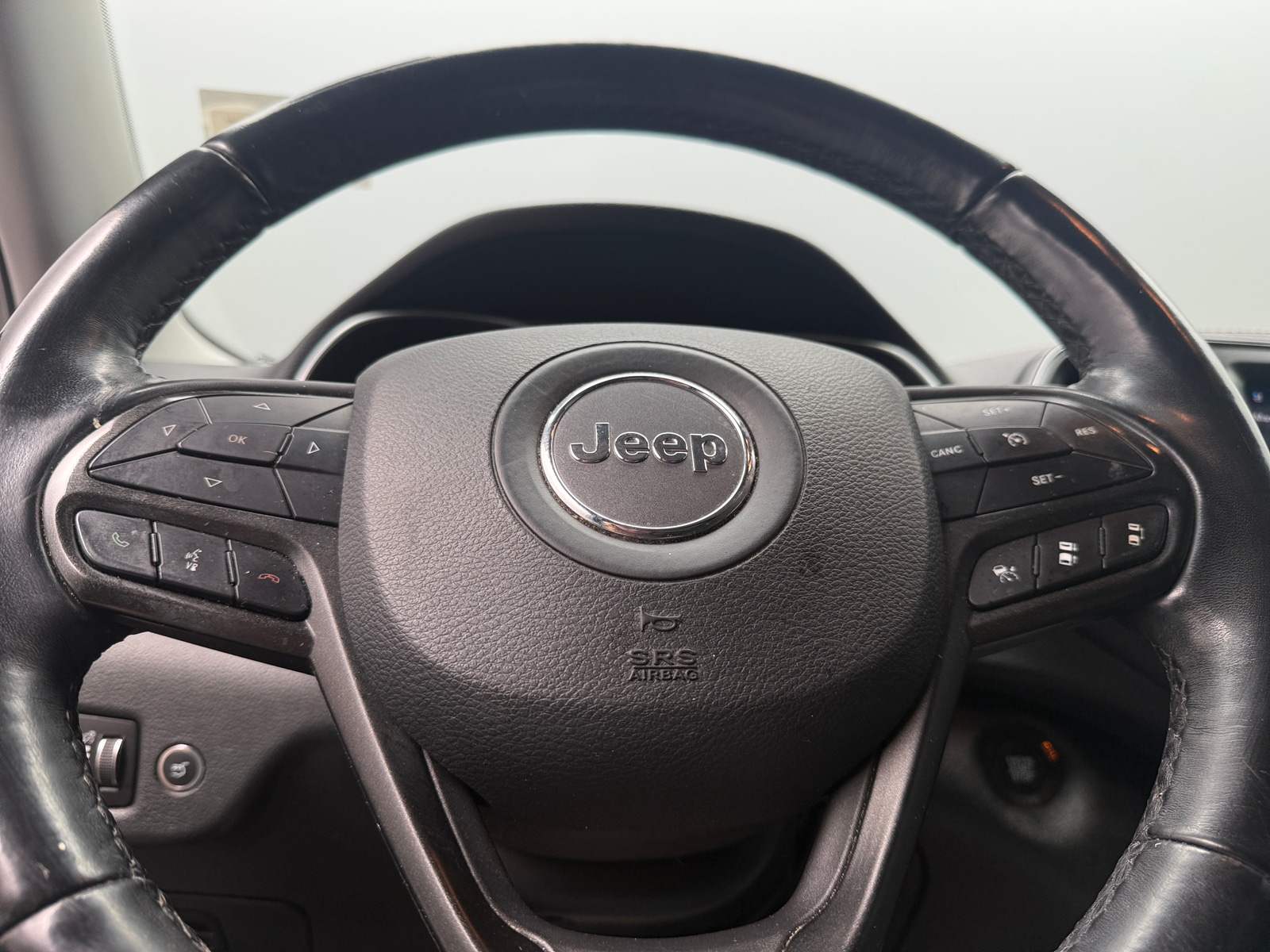 Thumbnail: 2019 Jeep Cherokee - 4