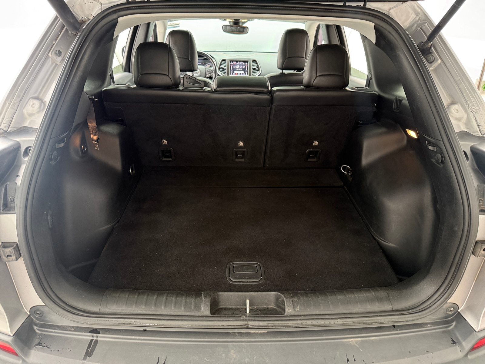 Thumbnail: 2019 Jeep Cherokee - 6