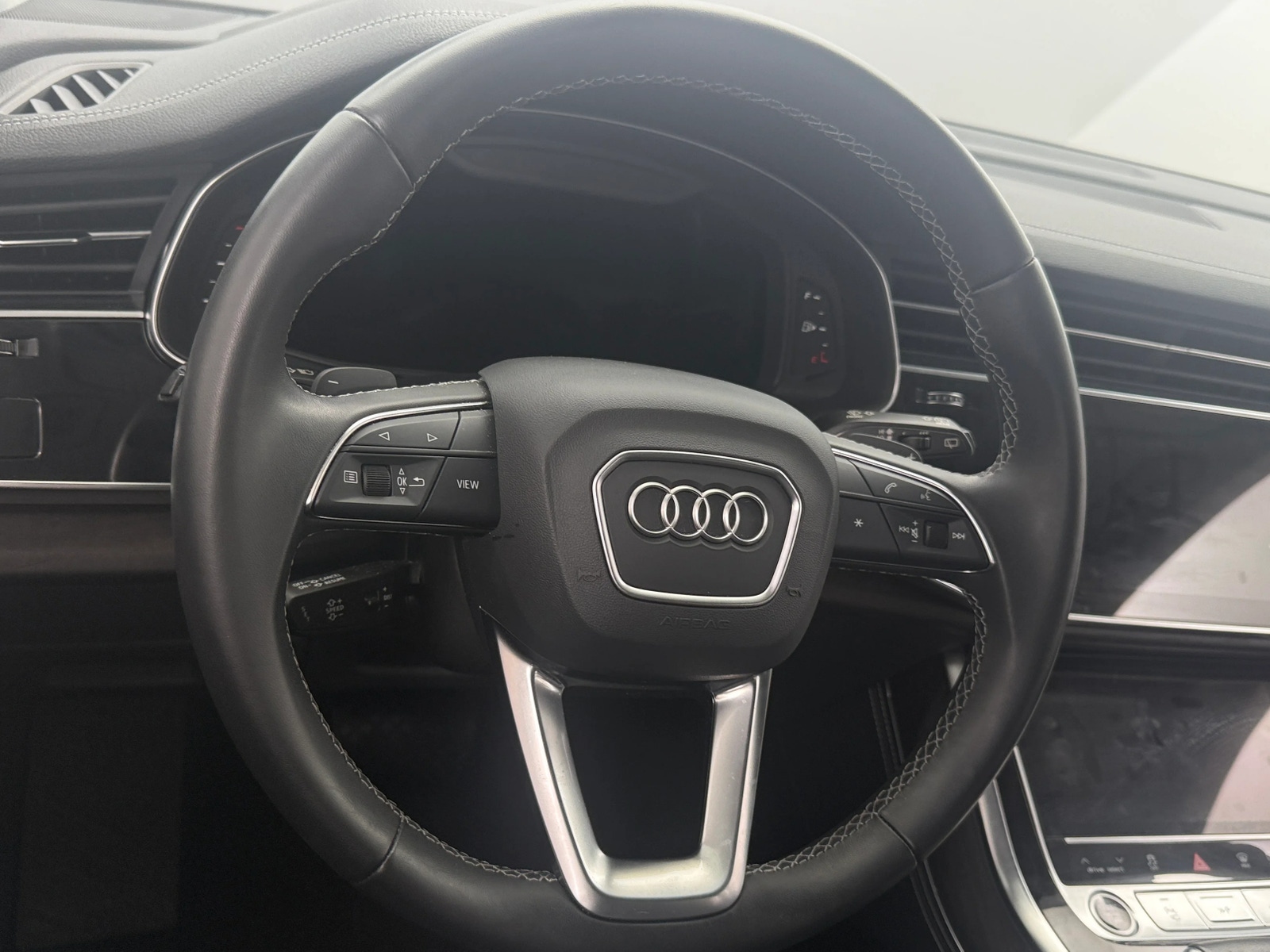 Thumbnail: 2023 Audi Q8 - 4