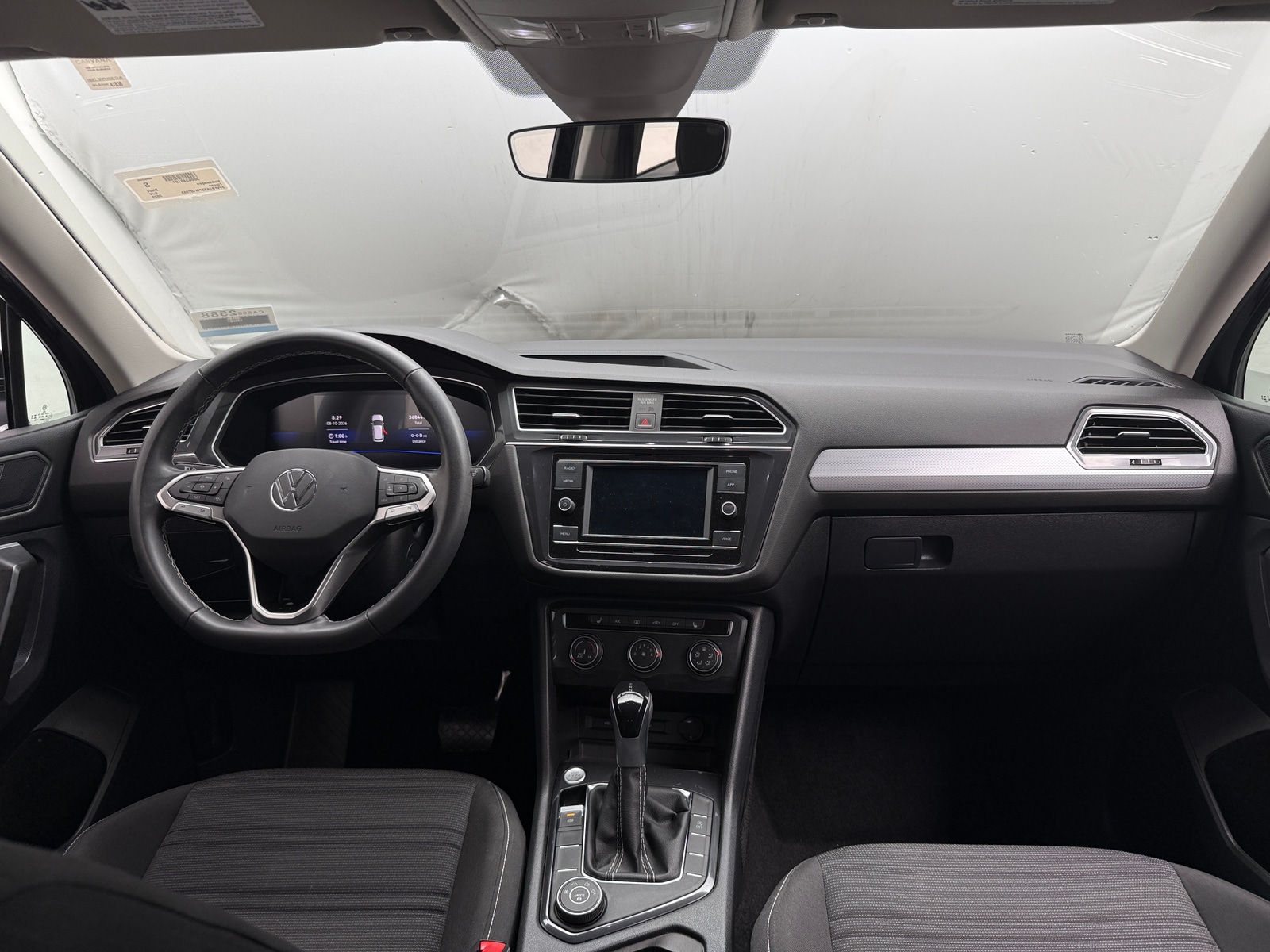 Thumbnail: 2023 Volkswagen Tiguan - 3