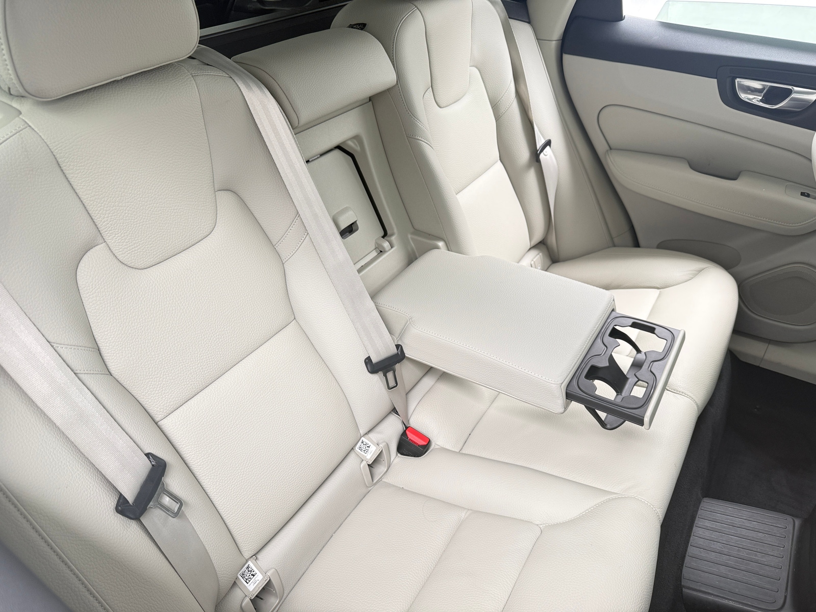 Thumbnail: 2022 Volvo XC60 - 5