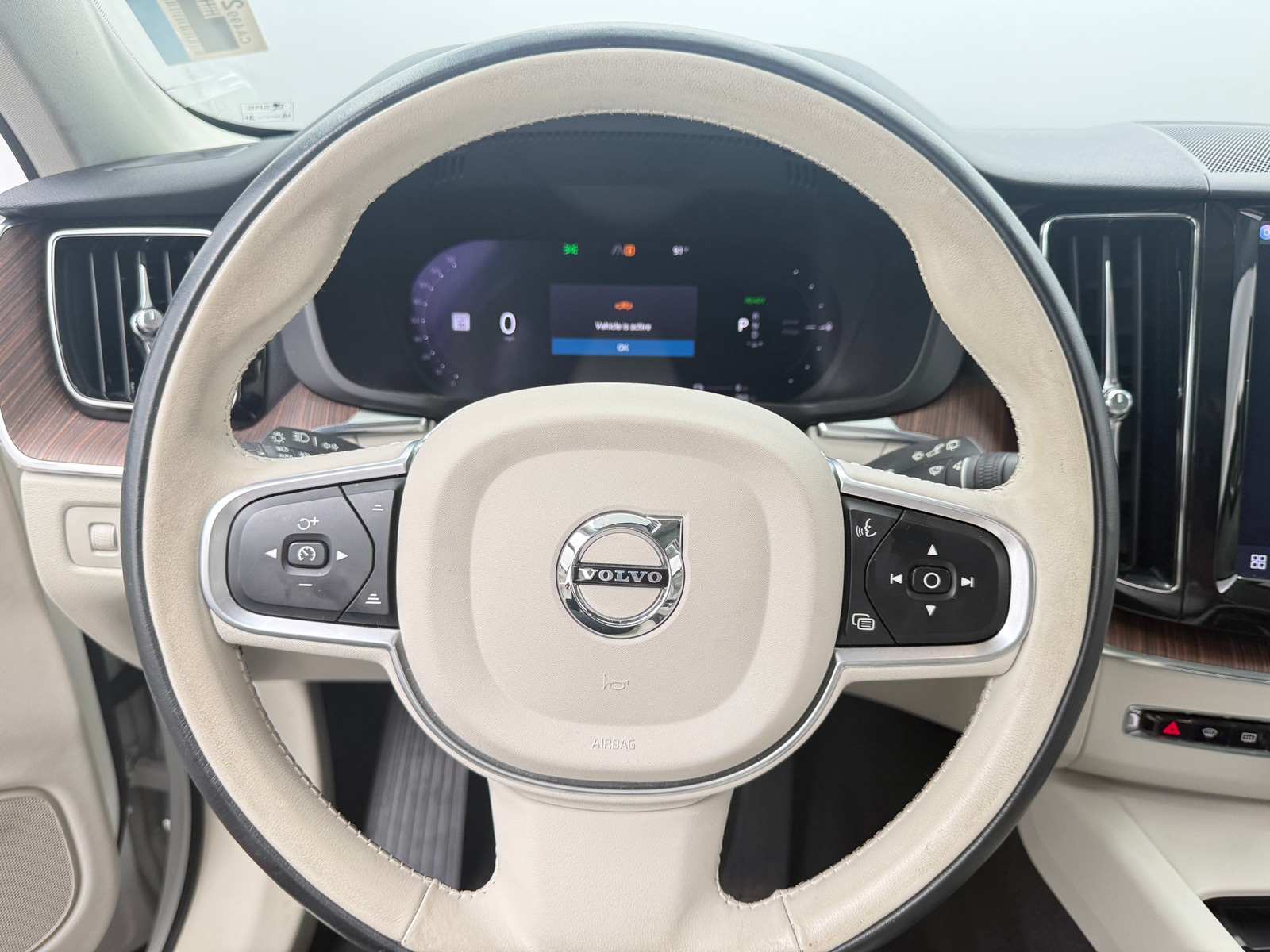 Thumbnail: 2022 Volvo XC60 - 4