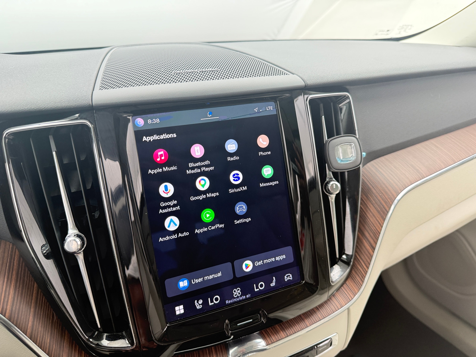 Thumbnail: 2022 Volvo XC60 - 3