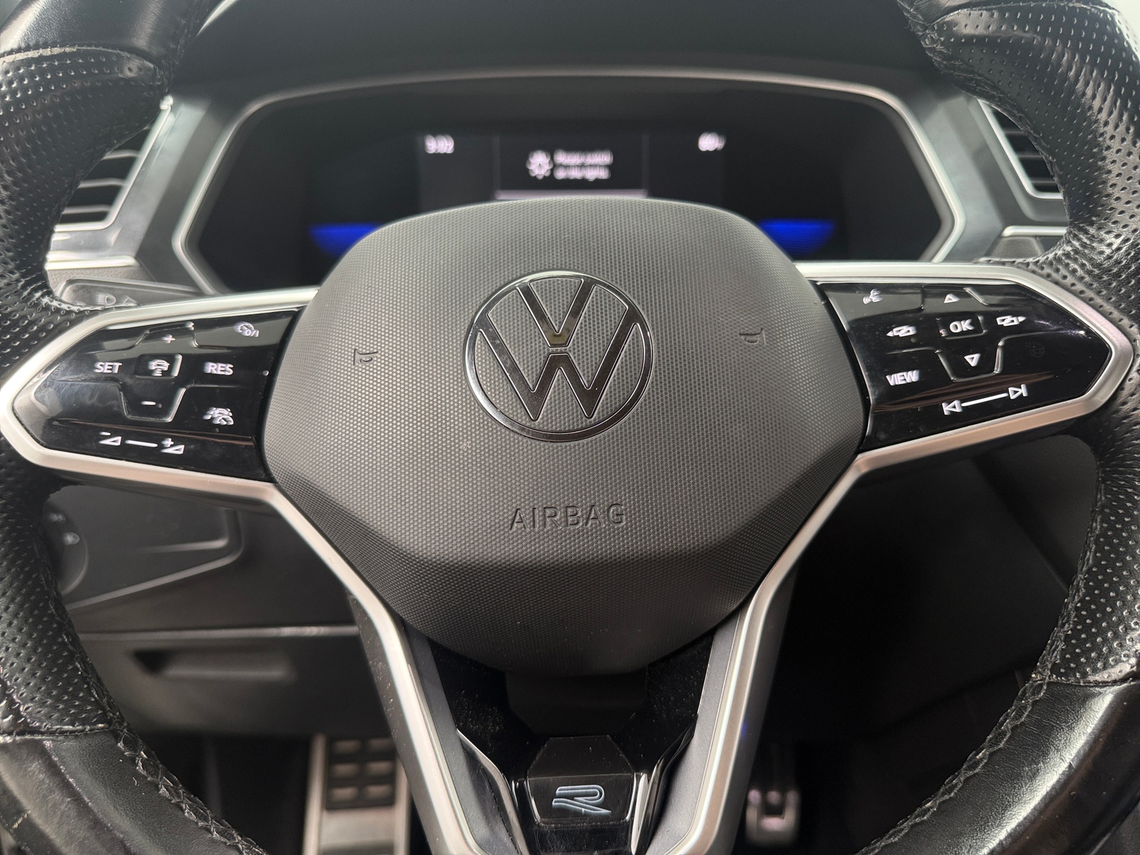 Thumbnail: 2022 Volkswagen Tiguan - 4